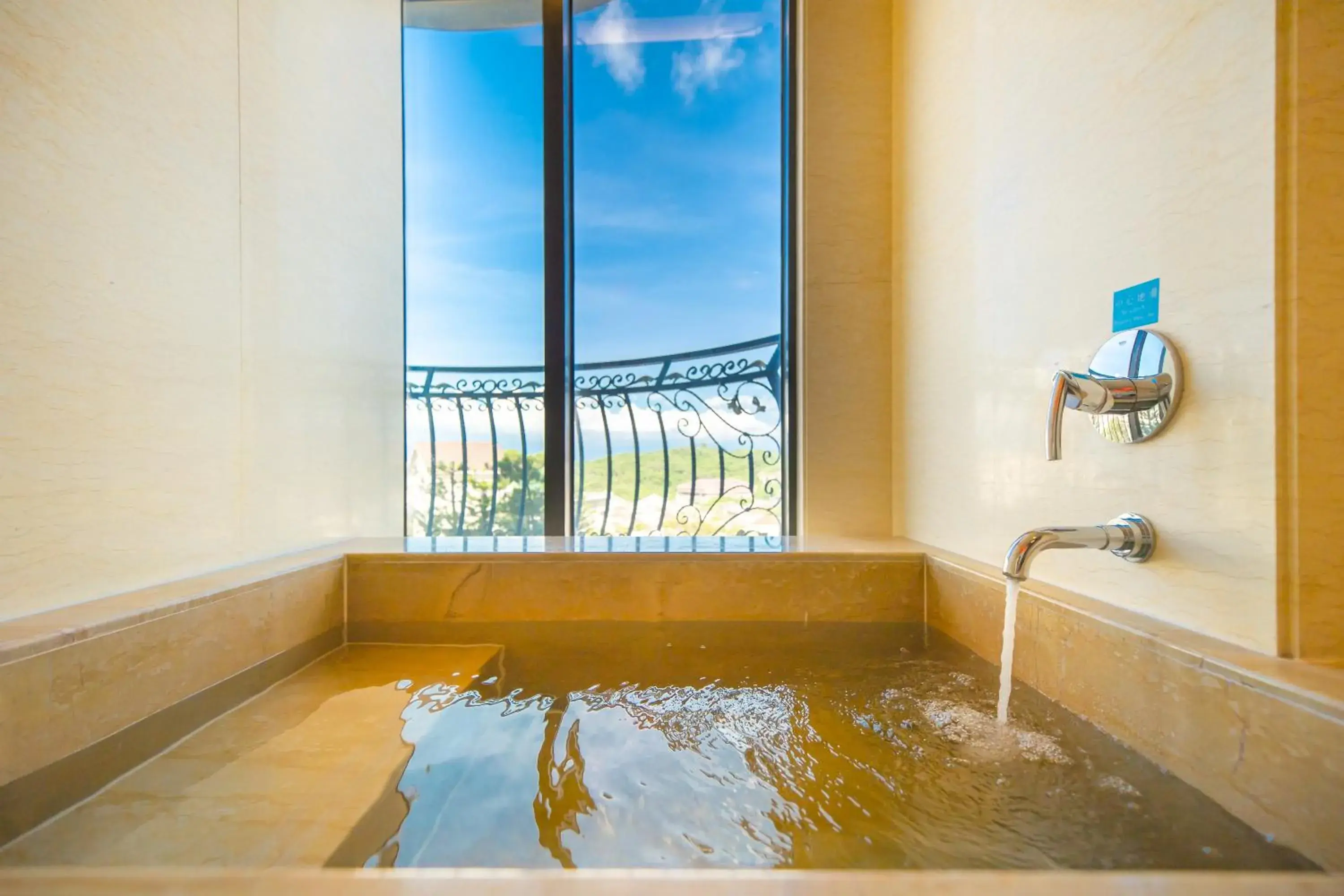 Bathroom in E-Da Royal Hotel