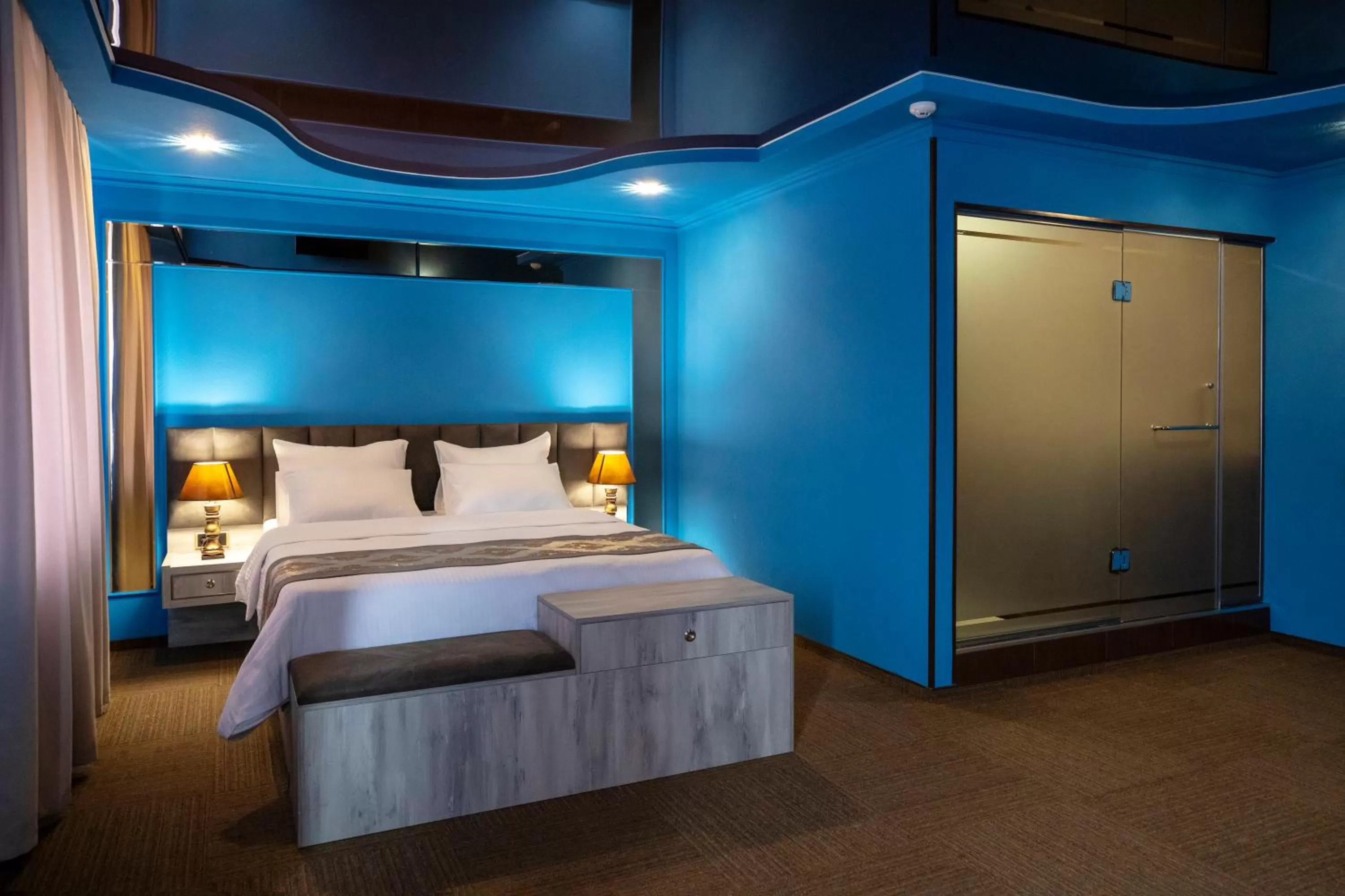 Photo of the whole room, Bed in Georgia Gold