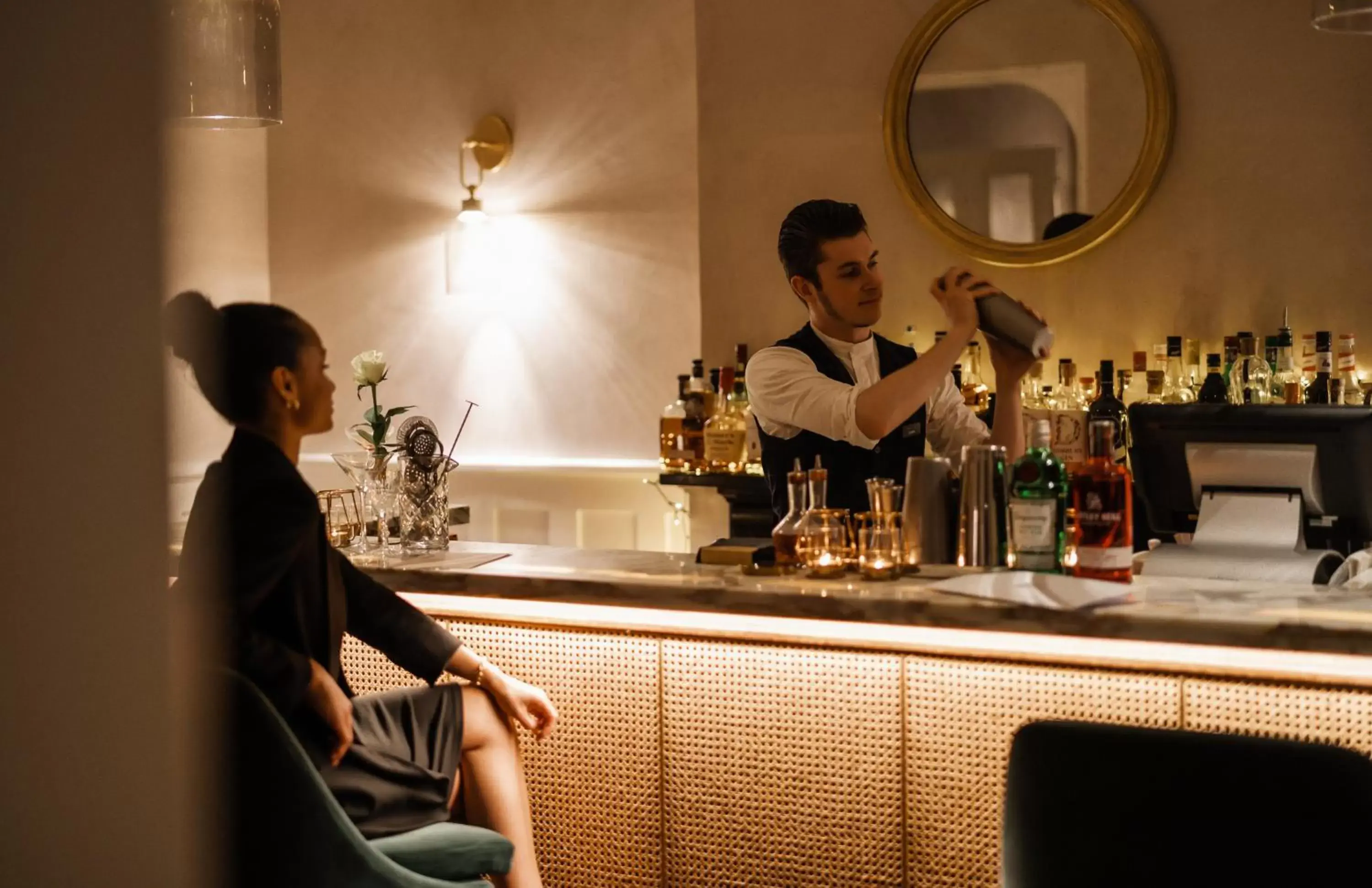 Lounge or bar in The Roseate Villa Bath