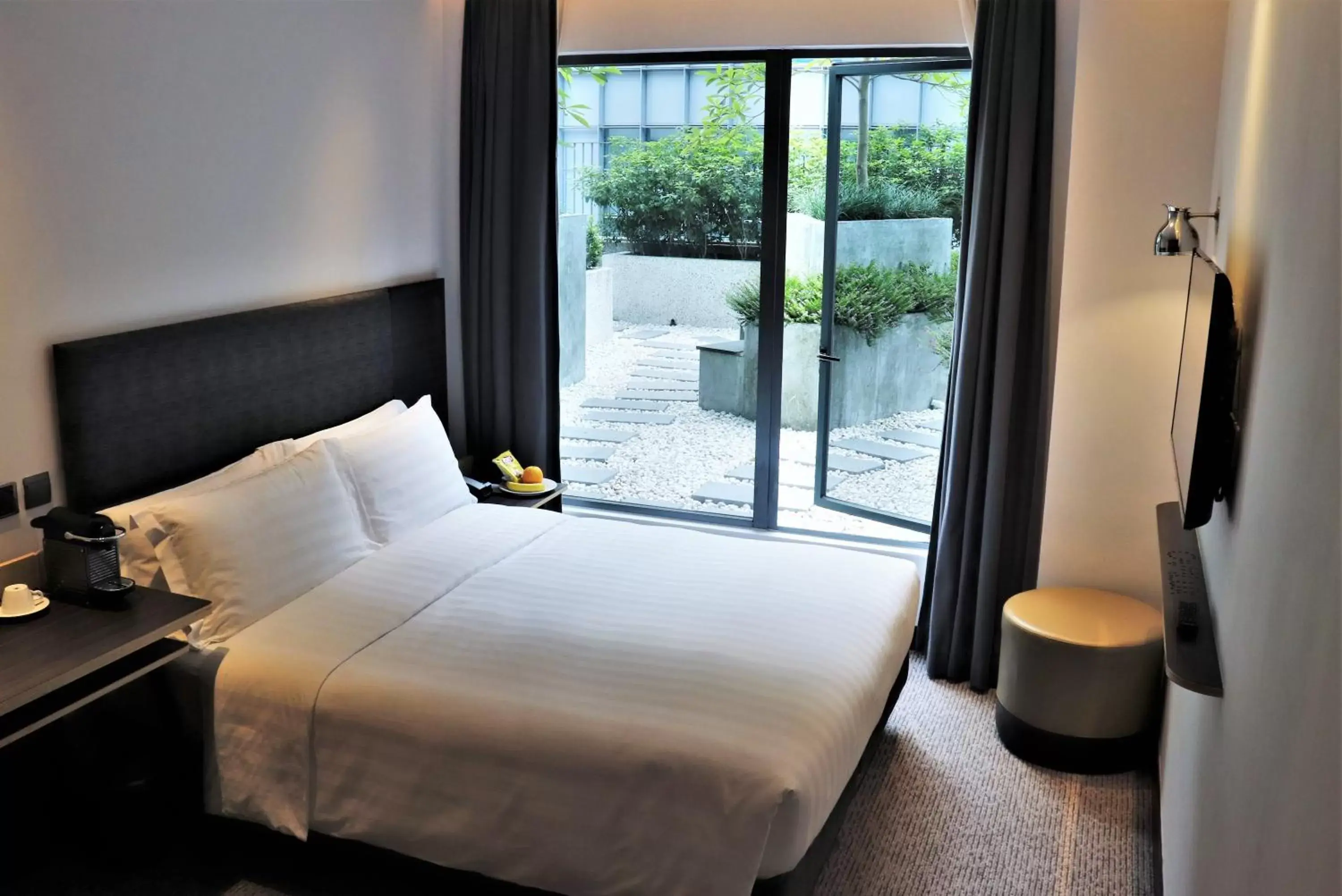 Balcony/Terrace, Bed in Camlux Hotel