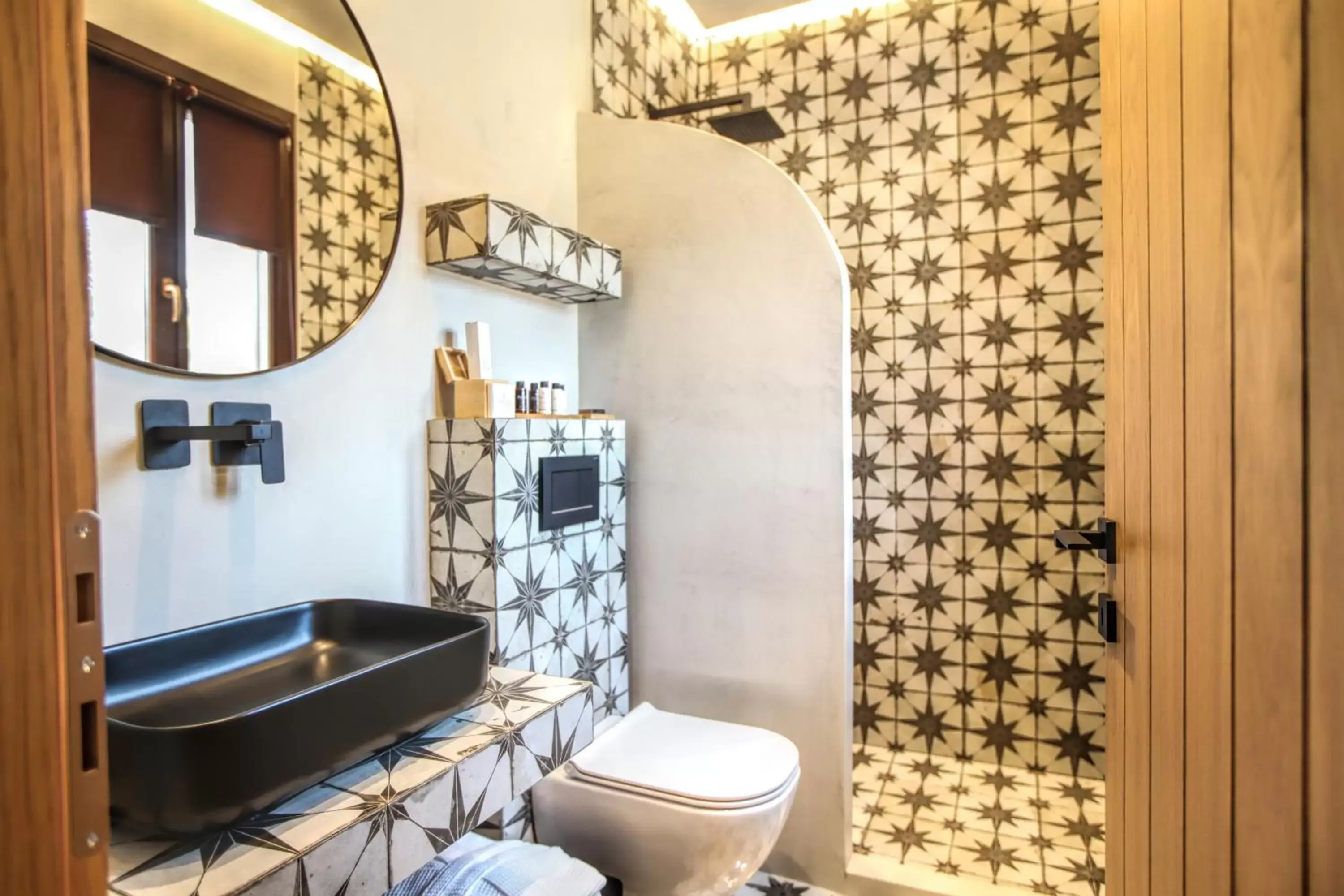 Shower, Bathroom in Meteora Heaven and Earth Kastraki premium suites