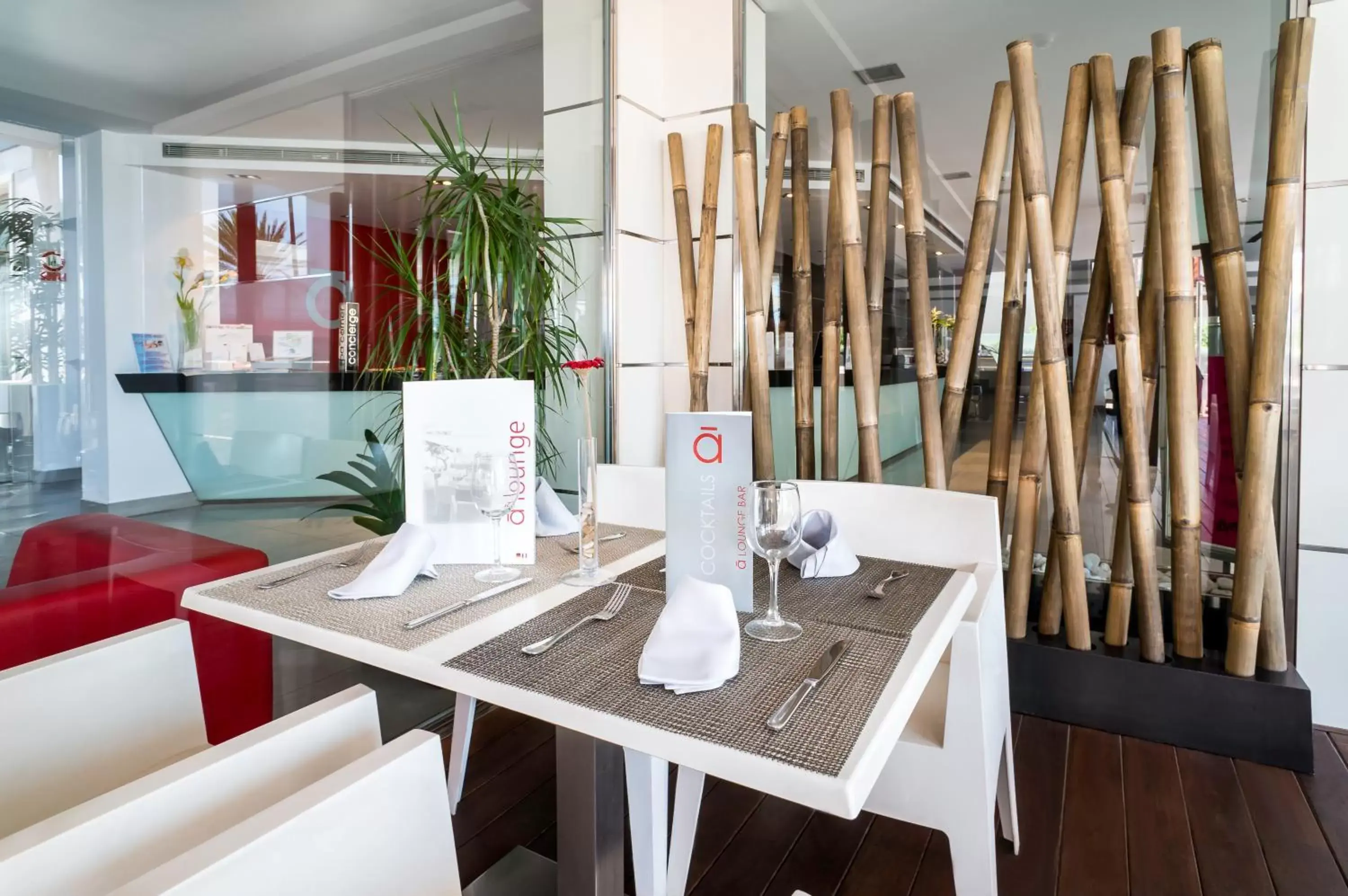 Restaurant/places to eat in Nautic Hotel & Spa