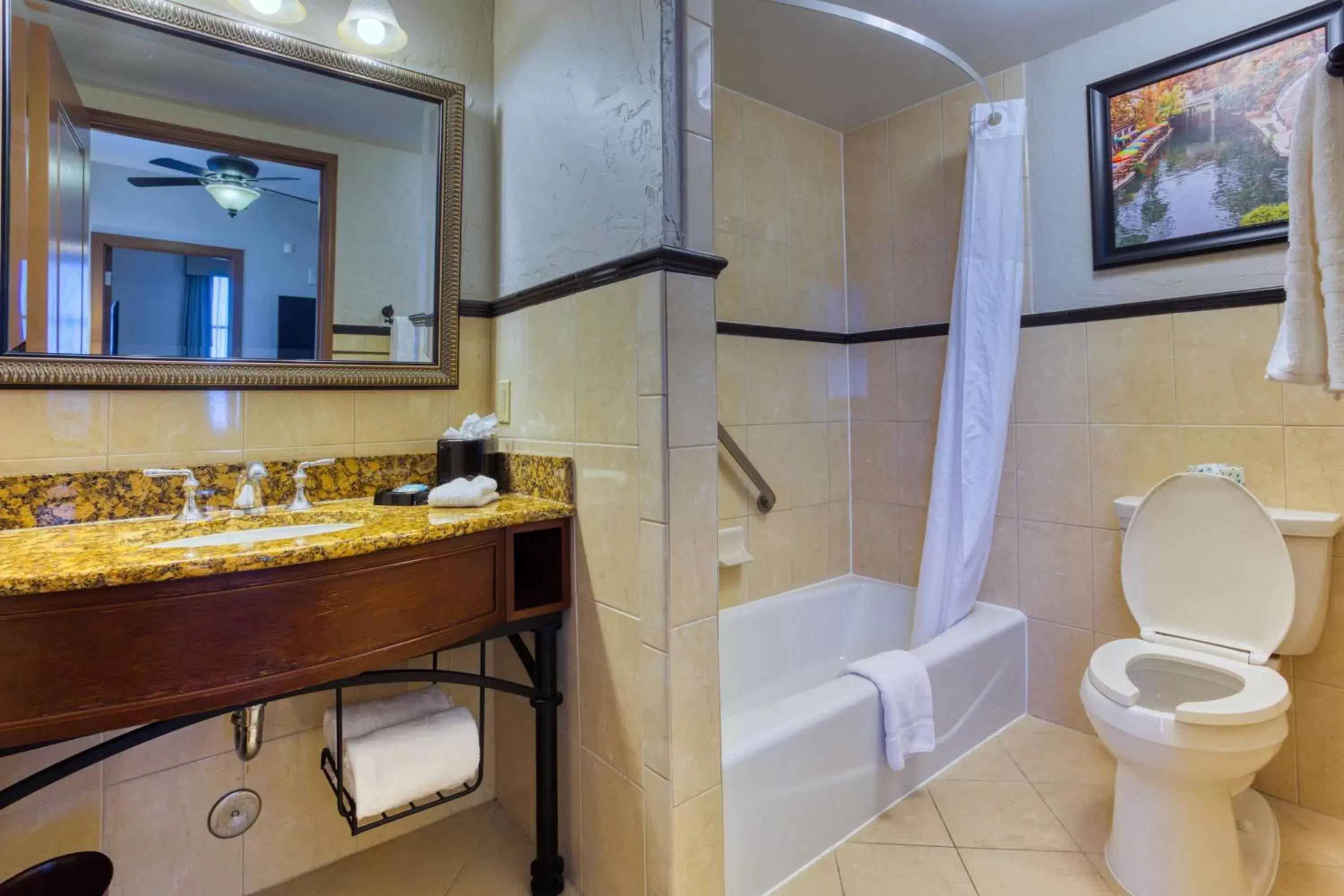Photo of the whole room, Bathroom in Drury Plaza Hotel San Antonio Riverwalk