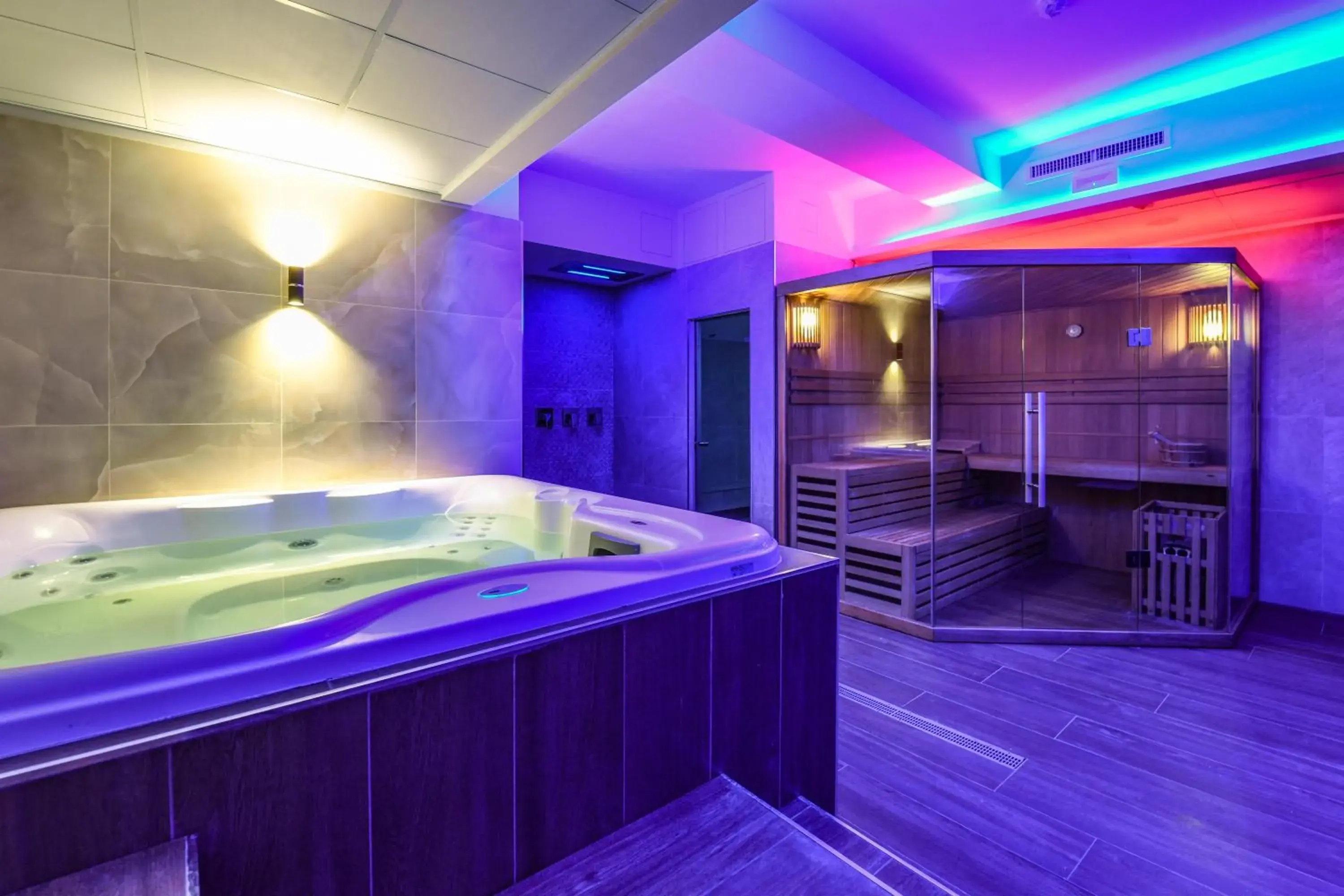 Hot Tub, Spa/Wellness in Hotel Rivus