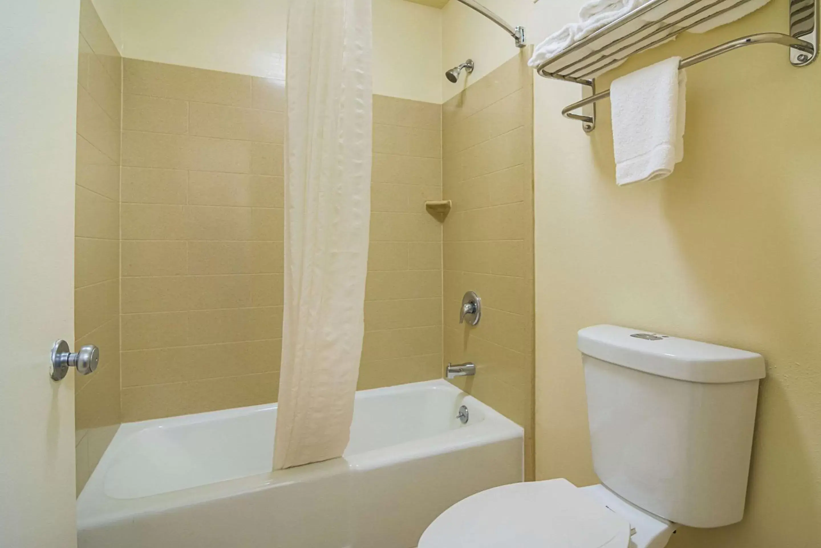 Photo of the whole room, Bathroom in Econo Lodge Research Triangle Park