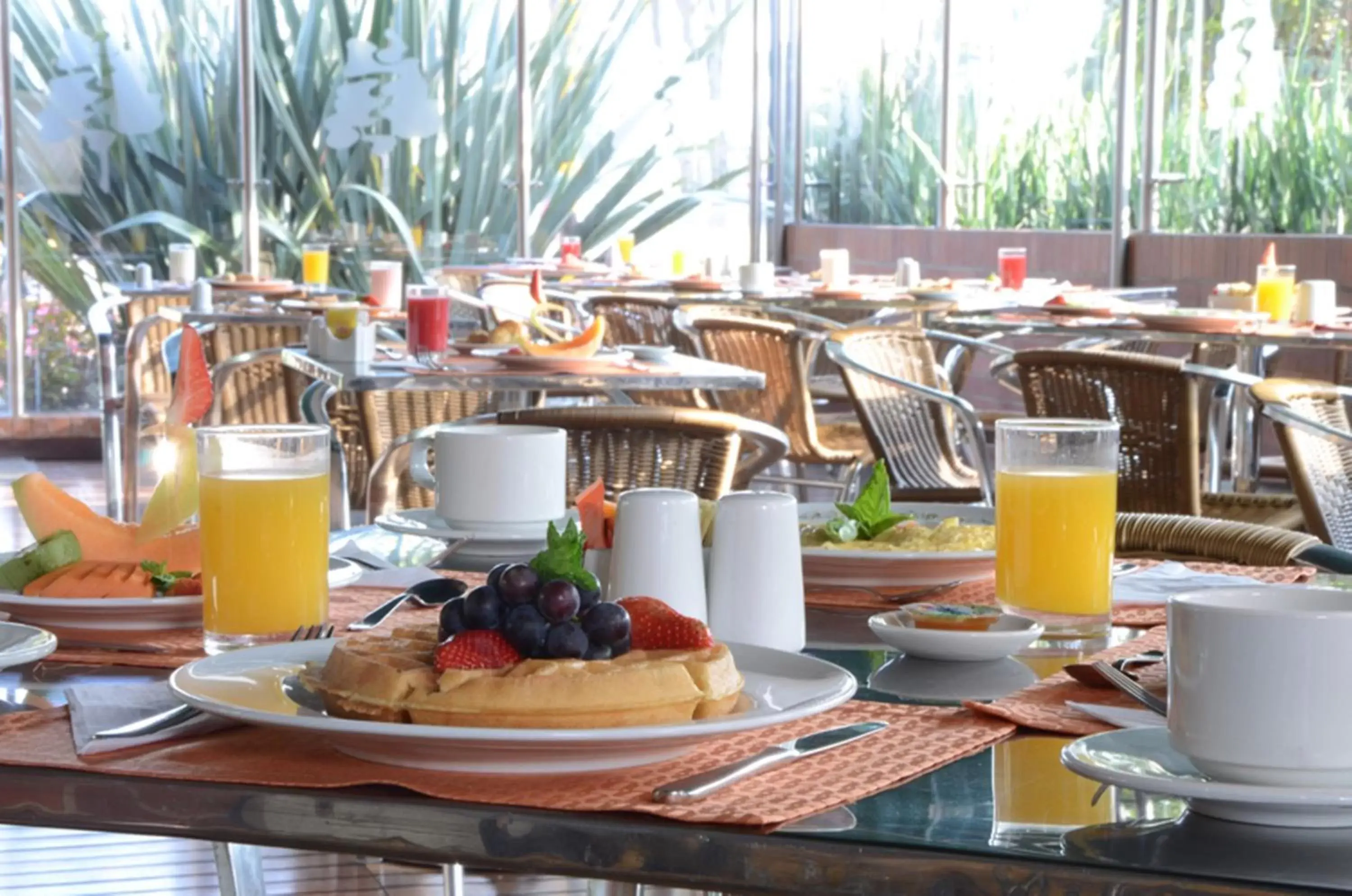 Food and drinks, Breakfast in Hotel Parque 97 Suites
