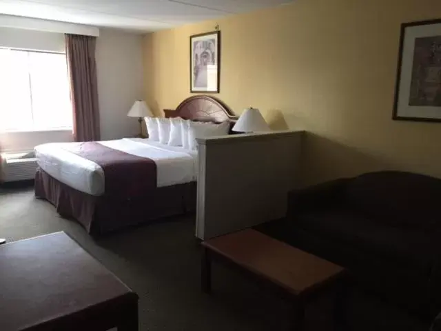 Bed in Days Inn & Suites by Wyndham Laurel Near Fort Meade