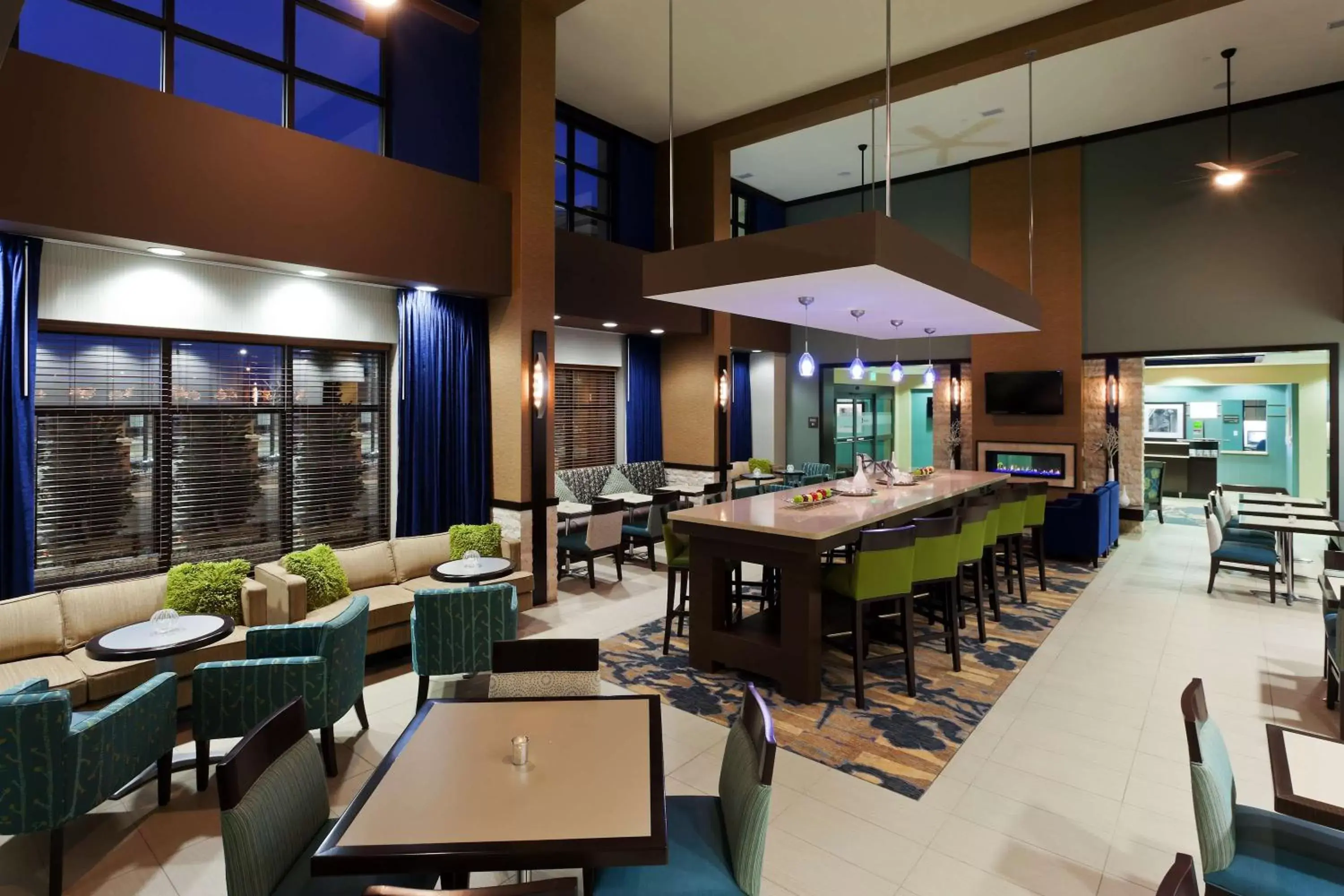 Lobby or reception, Restaurant/Places to Eat in Hampton Inn & Suites Denver Airport / Gateway Park
