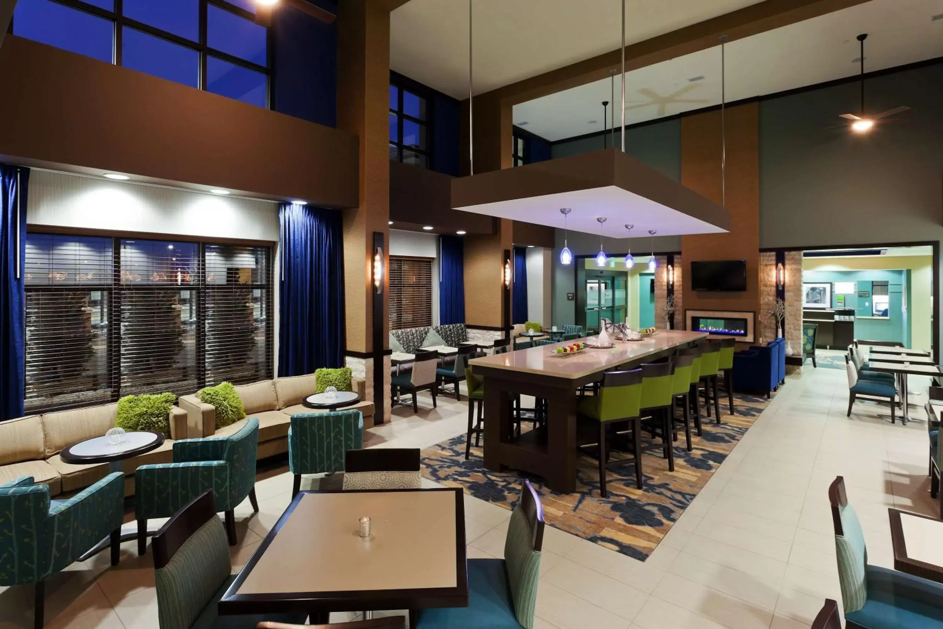 Lobby or reception in Hampton Inn & Suites Denver Airport / Gateway Park Lobby or reception in Hampton Inn & Suites Denver Airport / Gateway Park