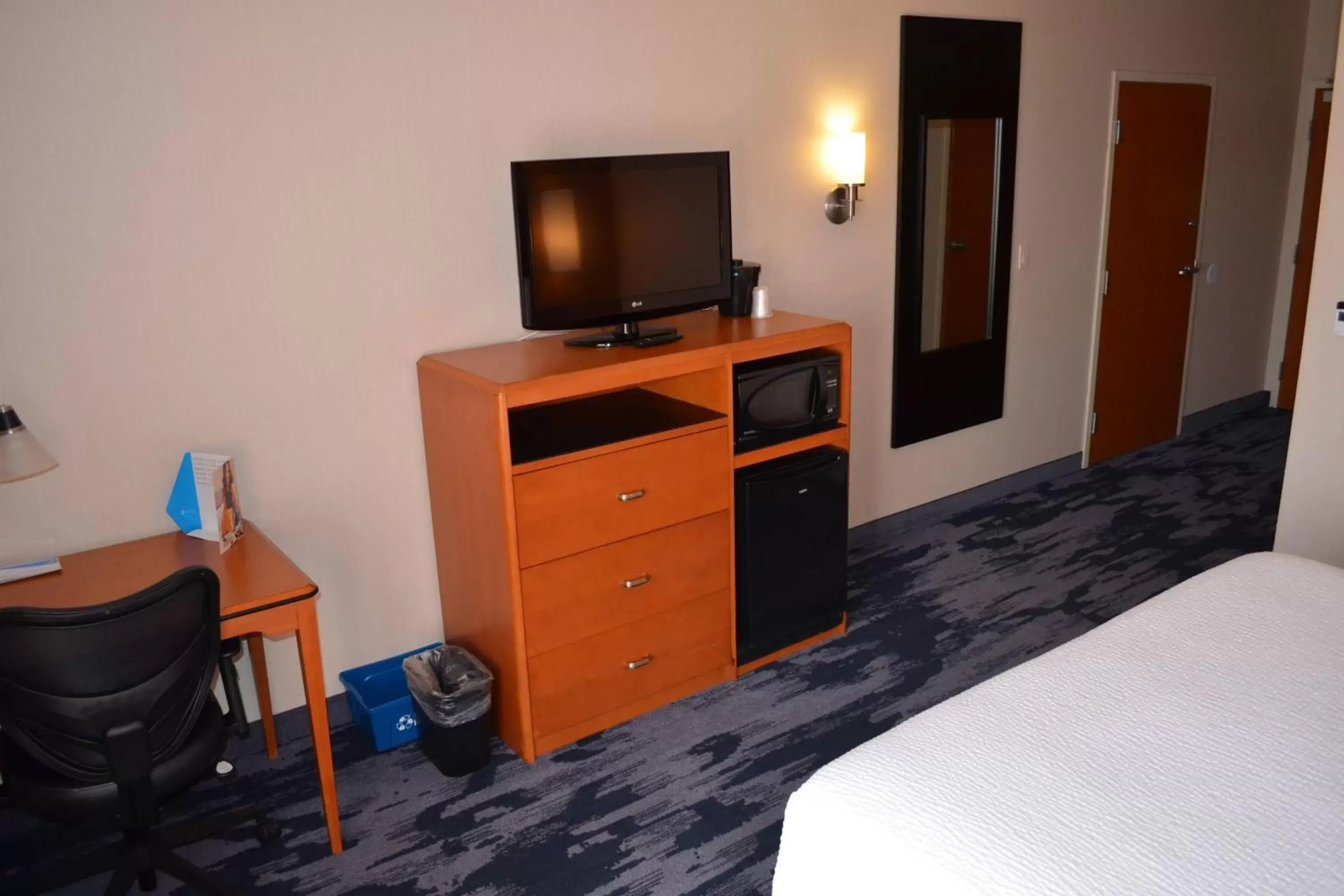 Photo of the whole room, TV/Entertainment Center in Fairfield Inn & Suites by Marriott Sault Ste. Marie