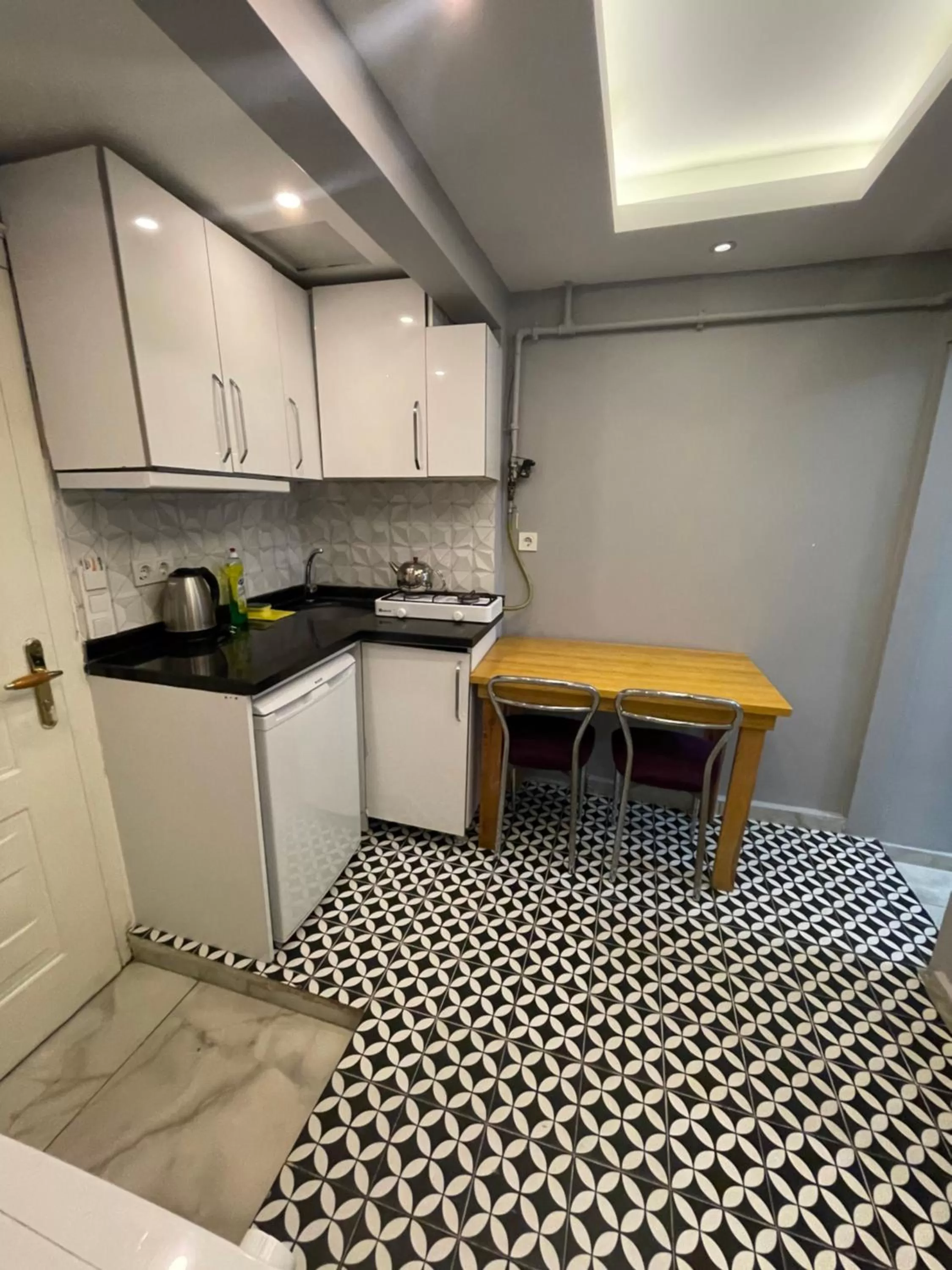 Kitchen or kitchenette in Arat Apartments