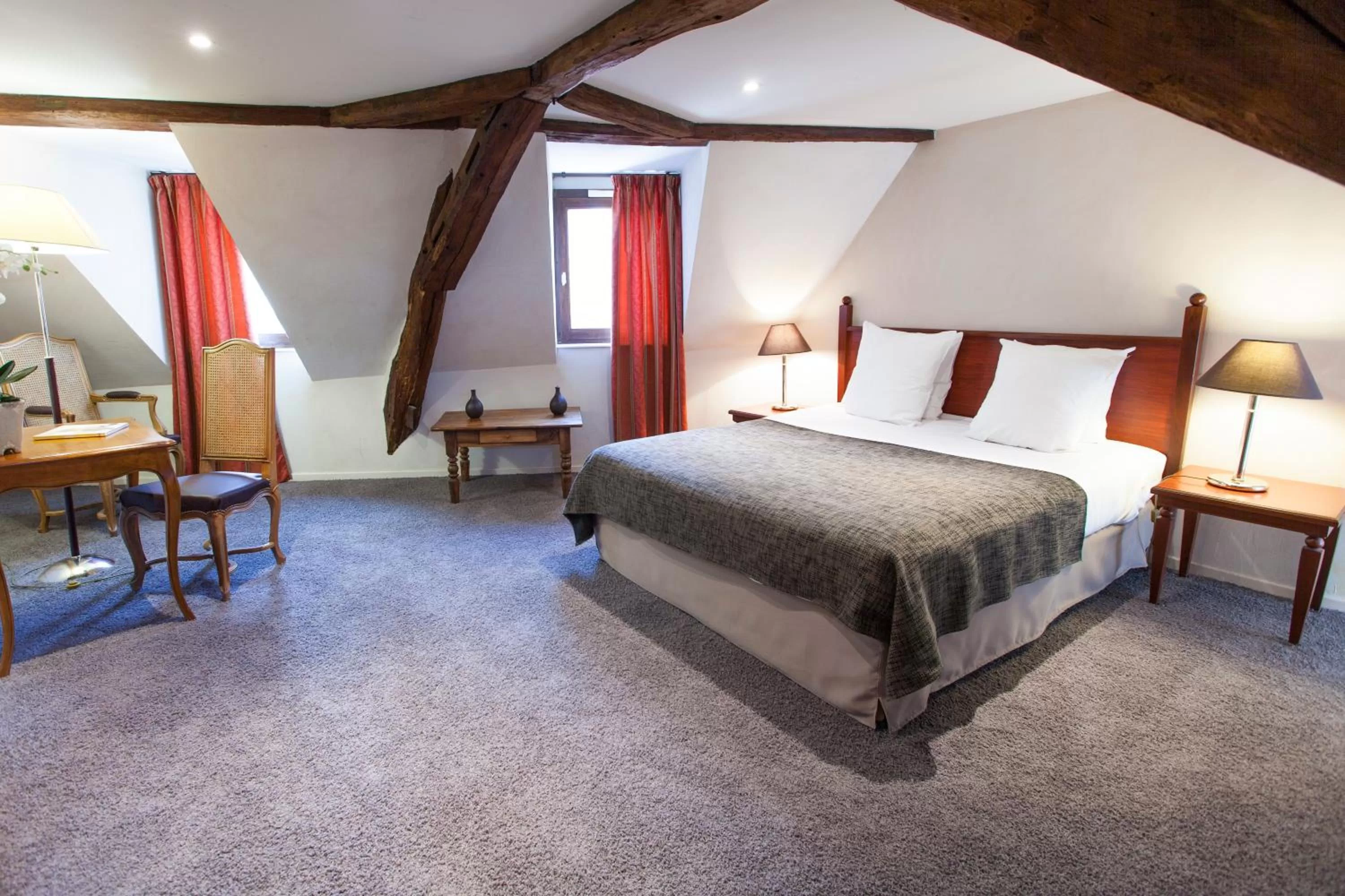 Photo of the whole room, Bed in Hotel Athanor Centre