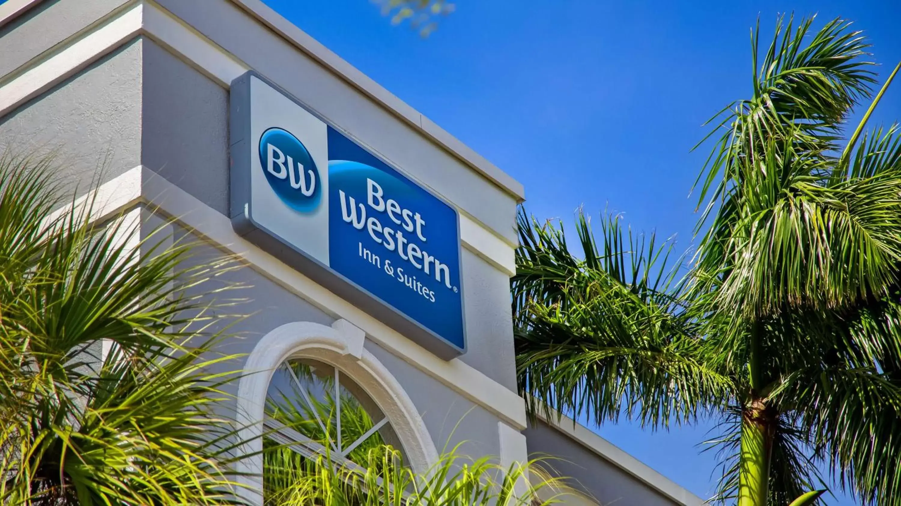 Property building in Best Western Fort Myers Inn and Suites