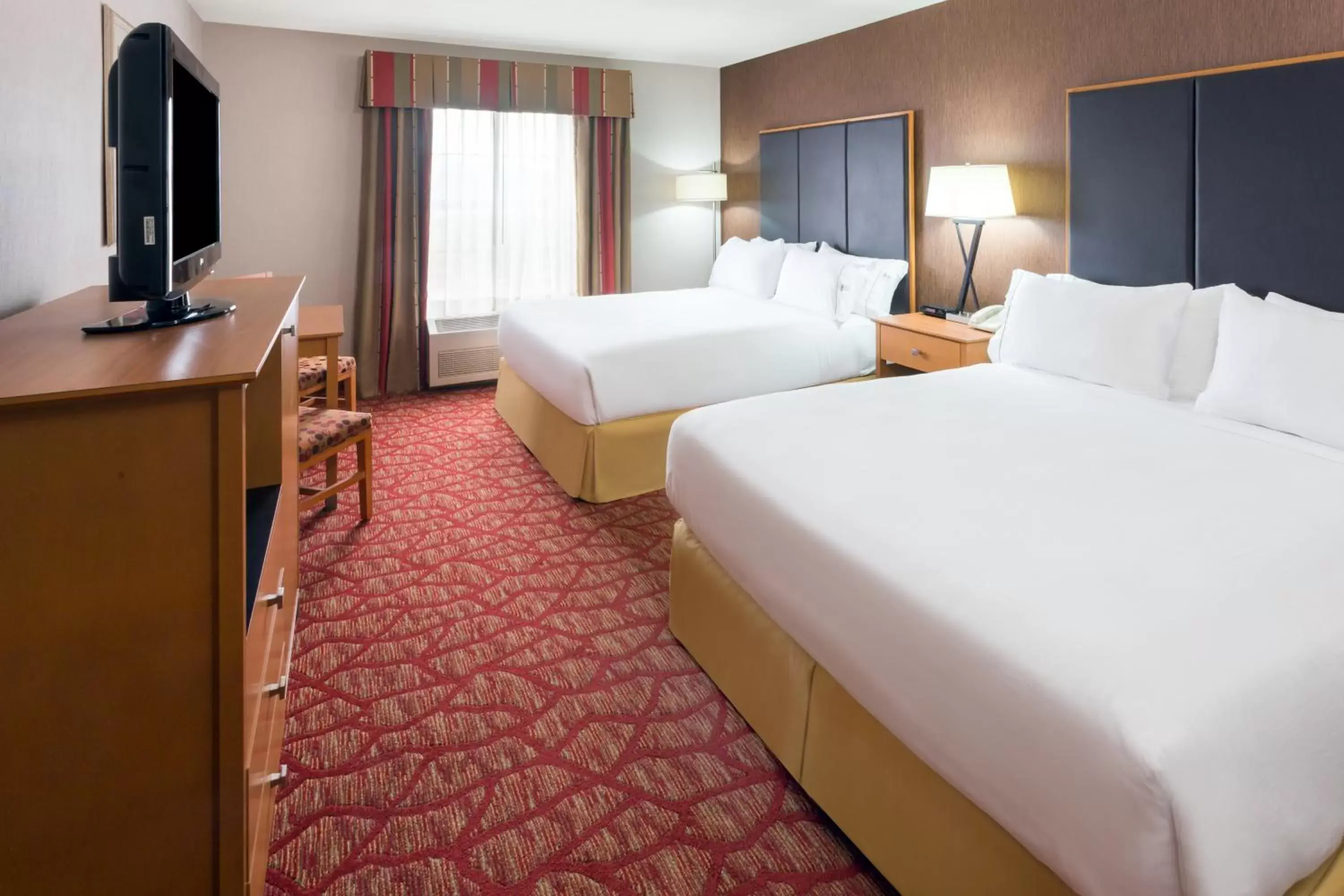 Bed in Holiday Inn Express Grants Pass, an IHG Hotel