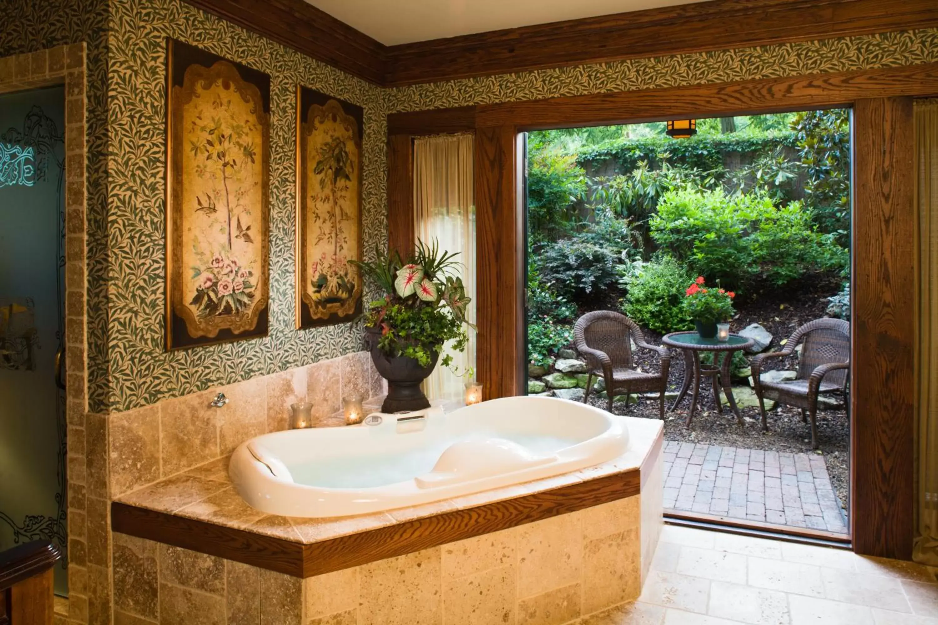 William Morris Room in 1900 Inn on Montford William Morris Room in 1900 Inn on Montford