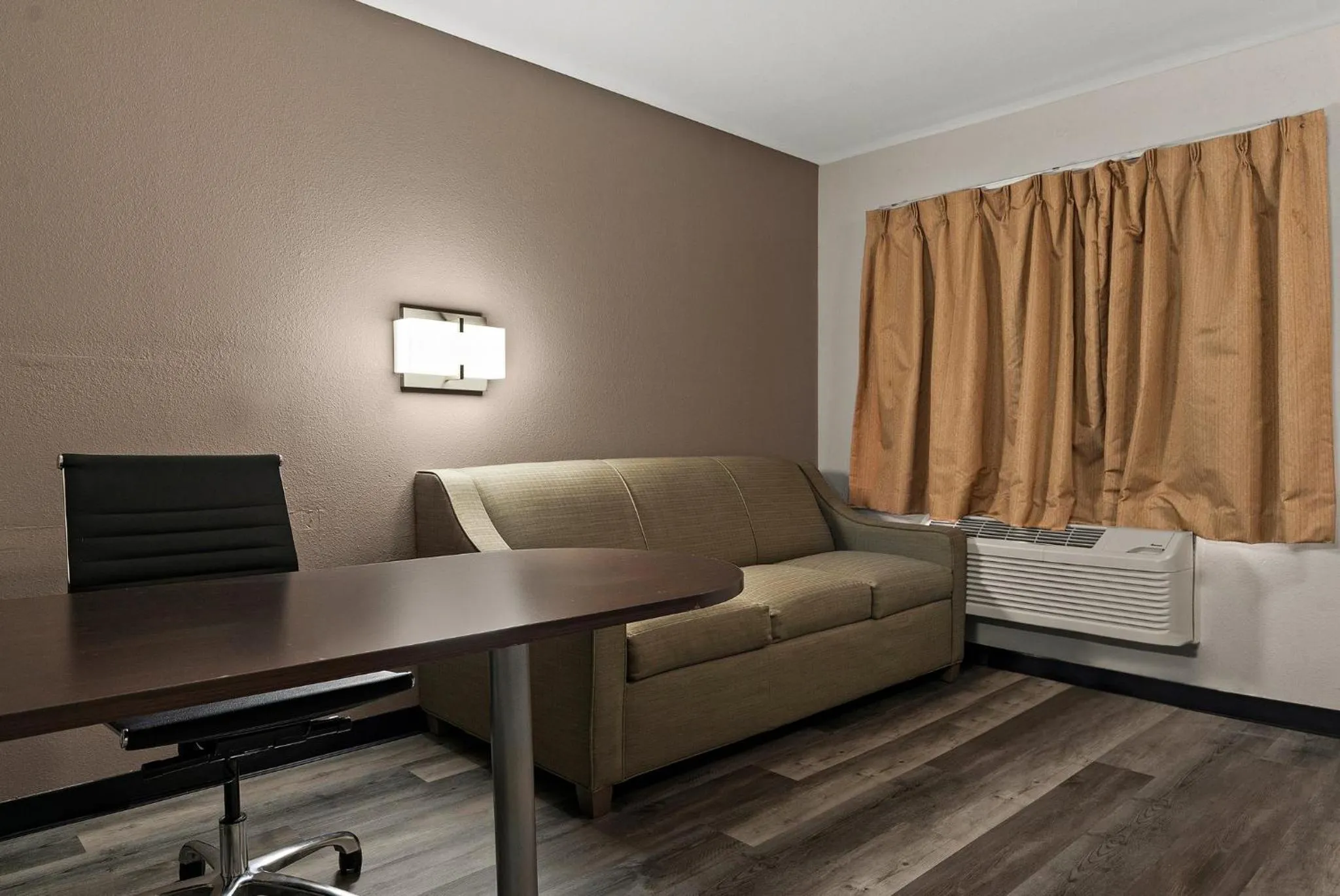 Bedroom in Red Roof Inn Spartanburg - I-85