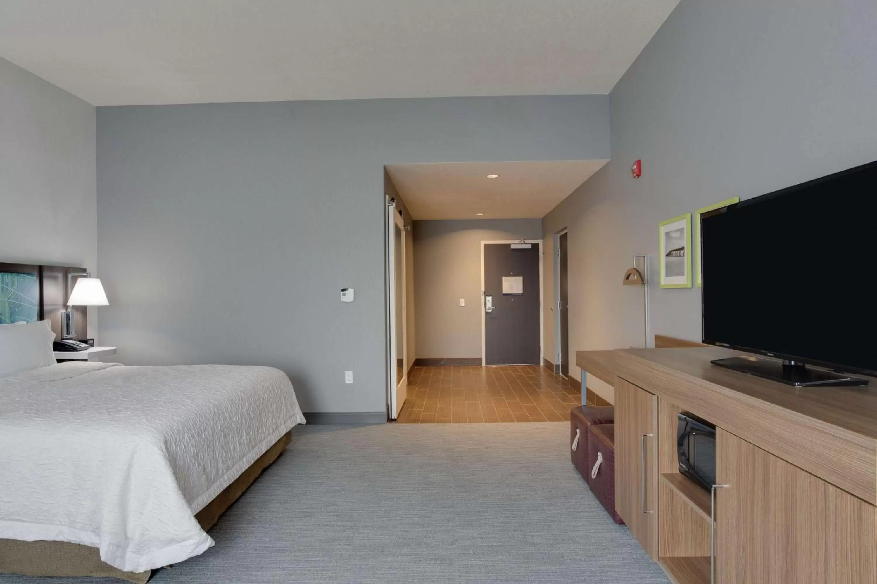 Bedroom, Bed in Hampton Inn Fort Lauderdale Pompano Beach