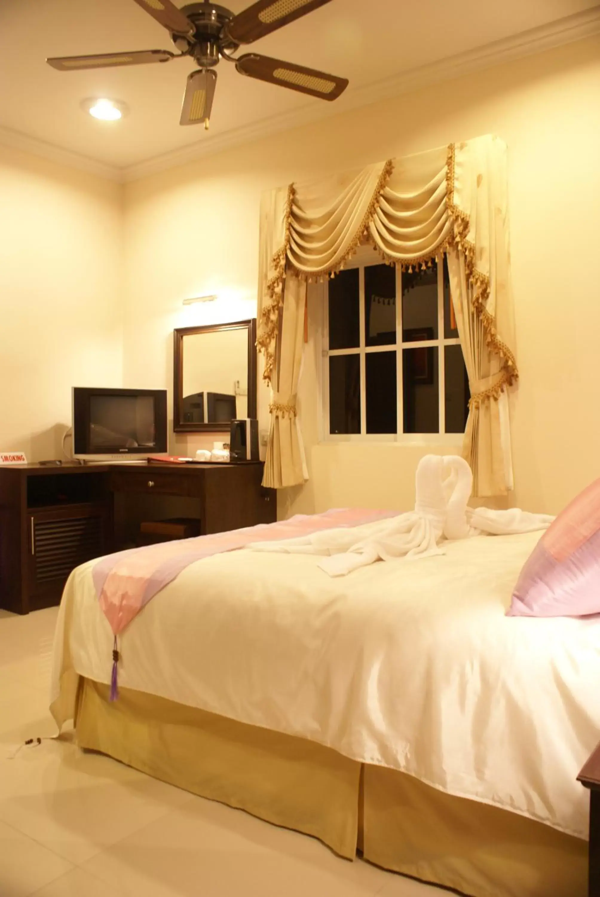 Photo of the whole room, Bed in Serene Sands Health Resort