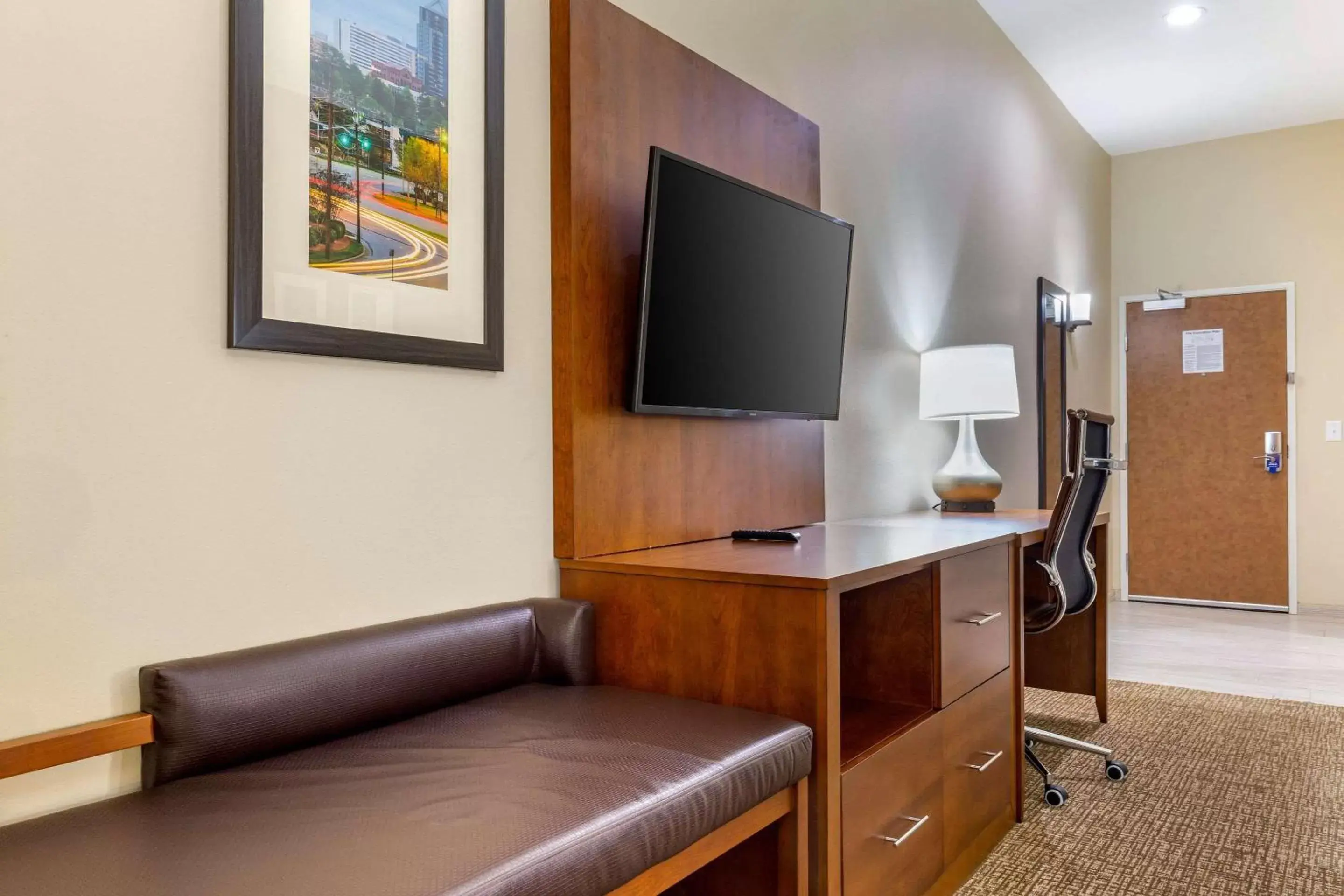 Photo of the whole room, TV/Entertainment Center in Comfort Suites Greensboro-High Point