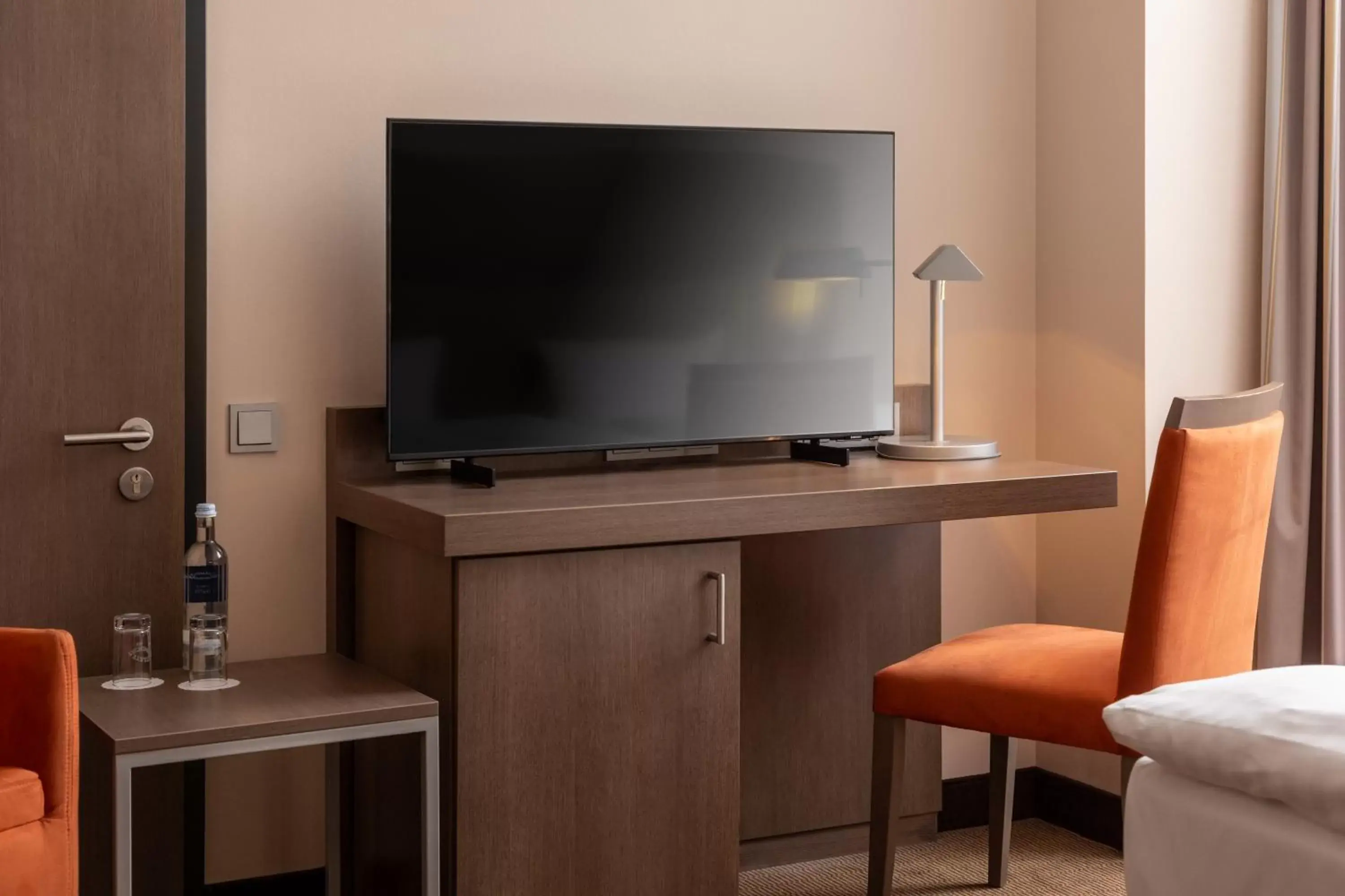 TV and multimedia, TV/Entertainment Center in IntercityHotel Berlin Airport Area North