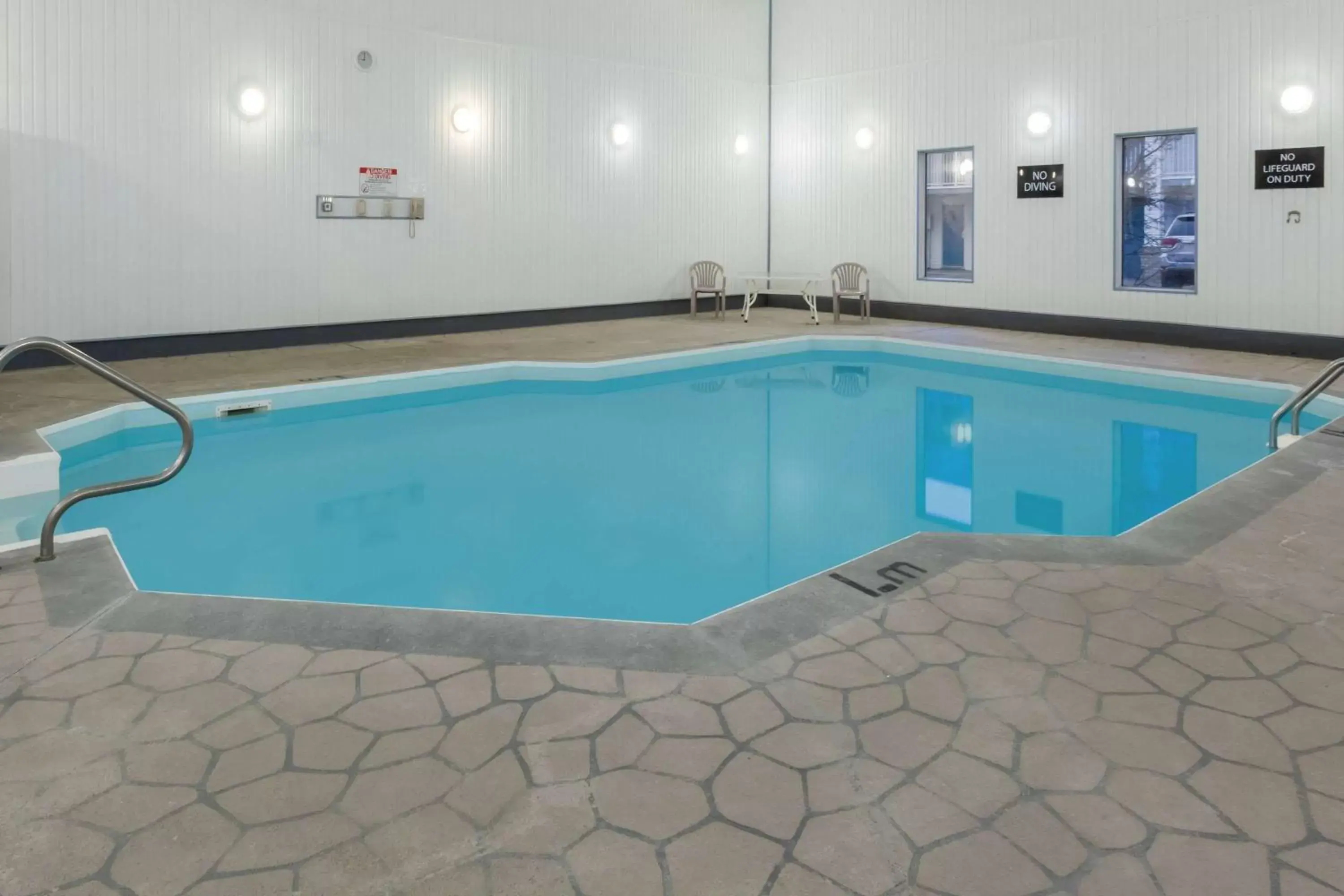 On site, Swimming Pool in Super 8 by Wyndham Medicine Hat AB