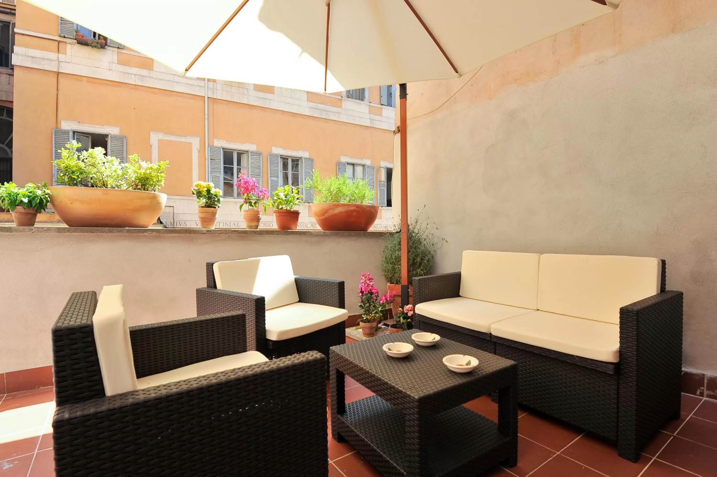 Facade/entrance in History Suite