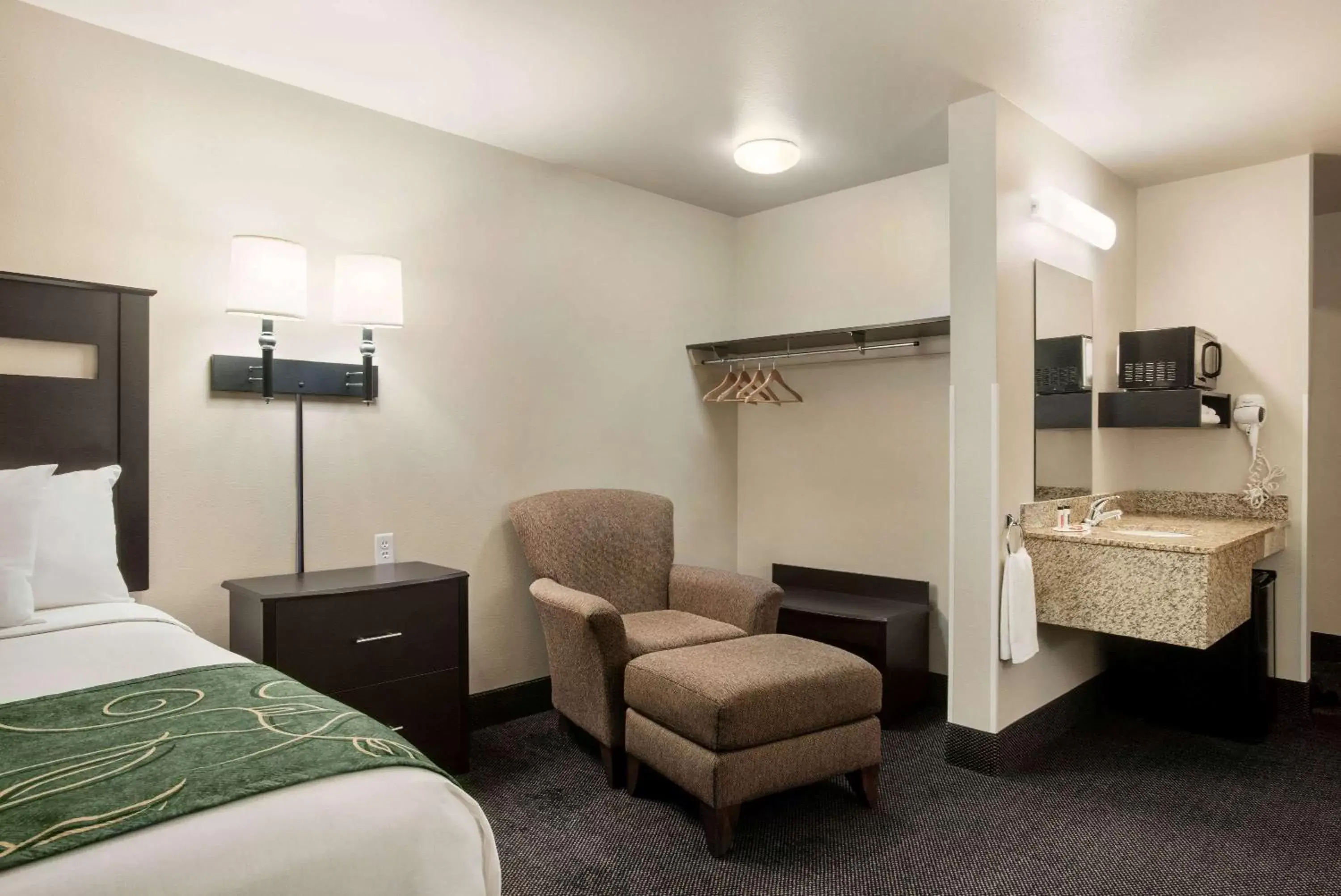 Photo of the whole room, Bed in Baymont by Wyndham Glenwood Photo of the whole room, Bed in Baymont by Wyndham Glenwood