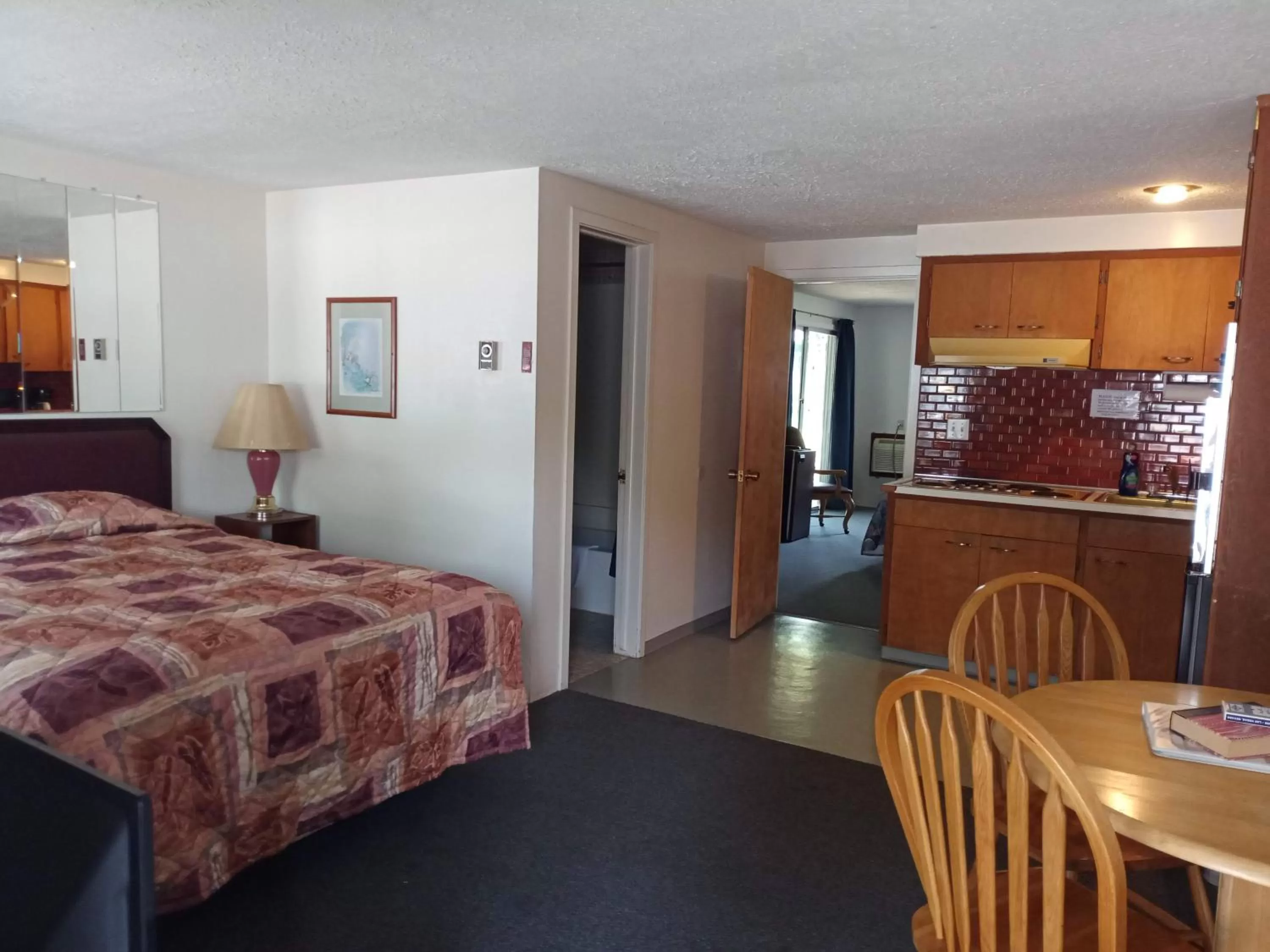 Bed in Eight Bar B Motel