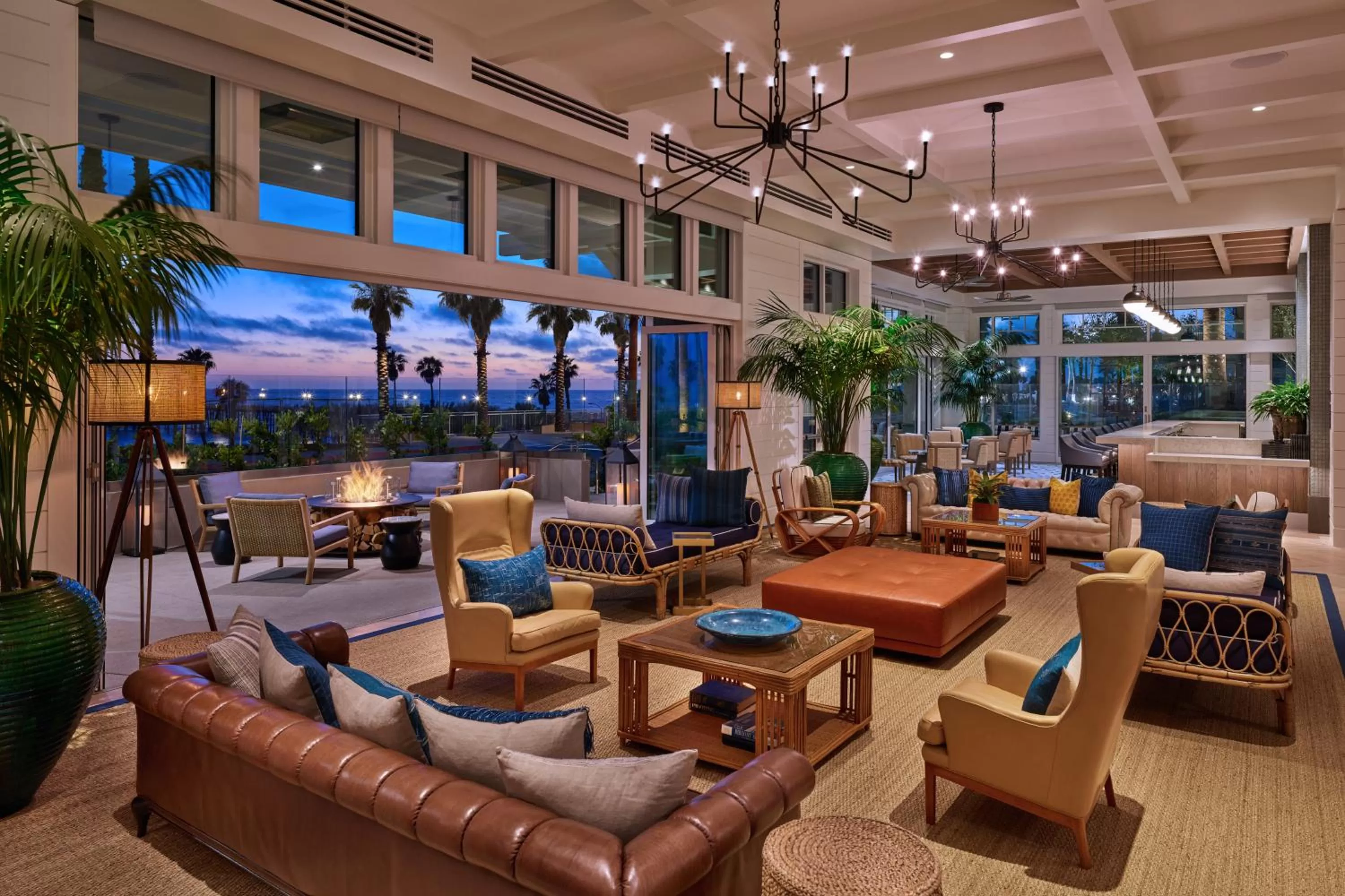 Lounge or bar in The Seabird Ocean Resort & Spa, Part of Destination Hotel by Hyatt