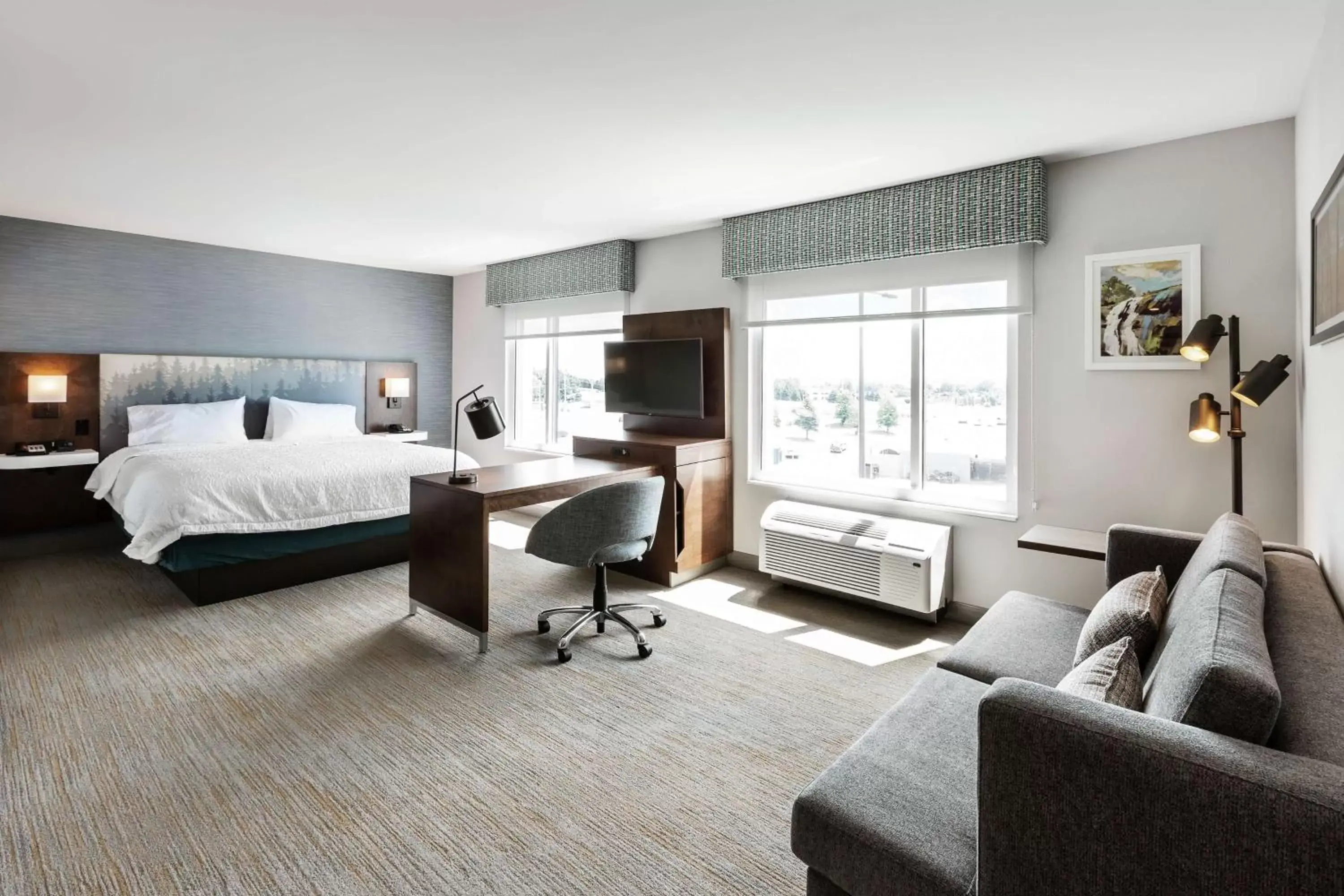 Bed in Hampton Inn & Suites by Hilton Québec - Beauport