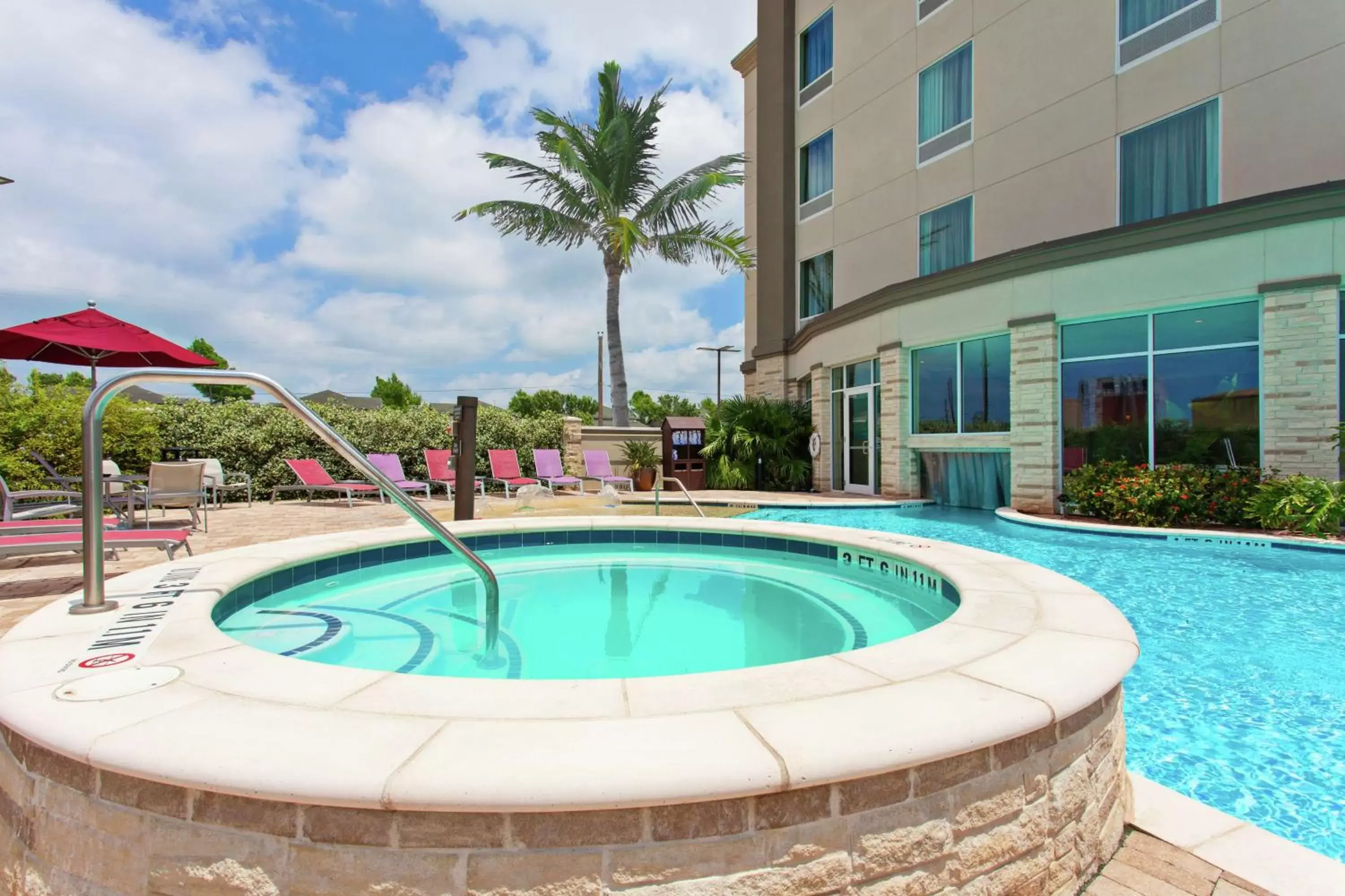 Hot Tub, Swimming Pool in Hilton Garden Inn Victoria