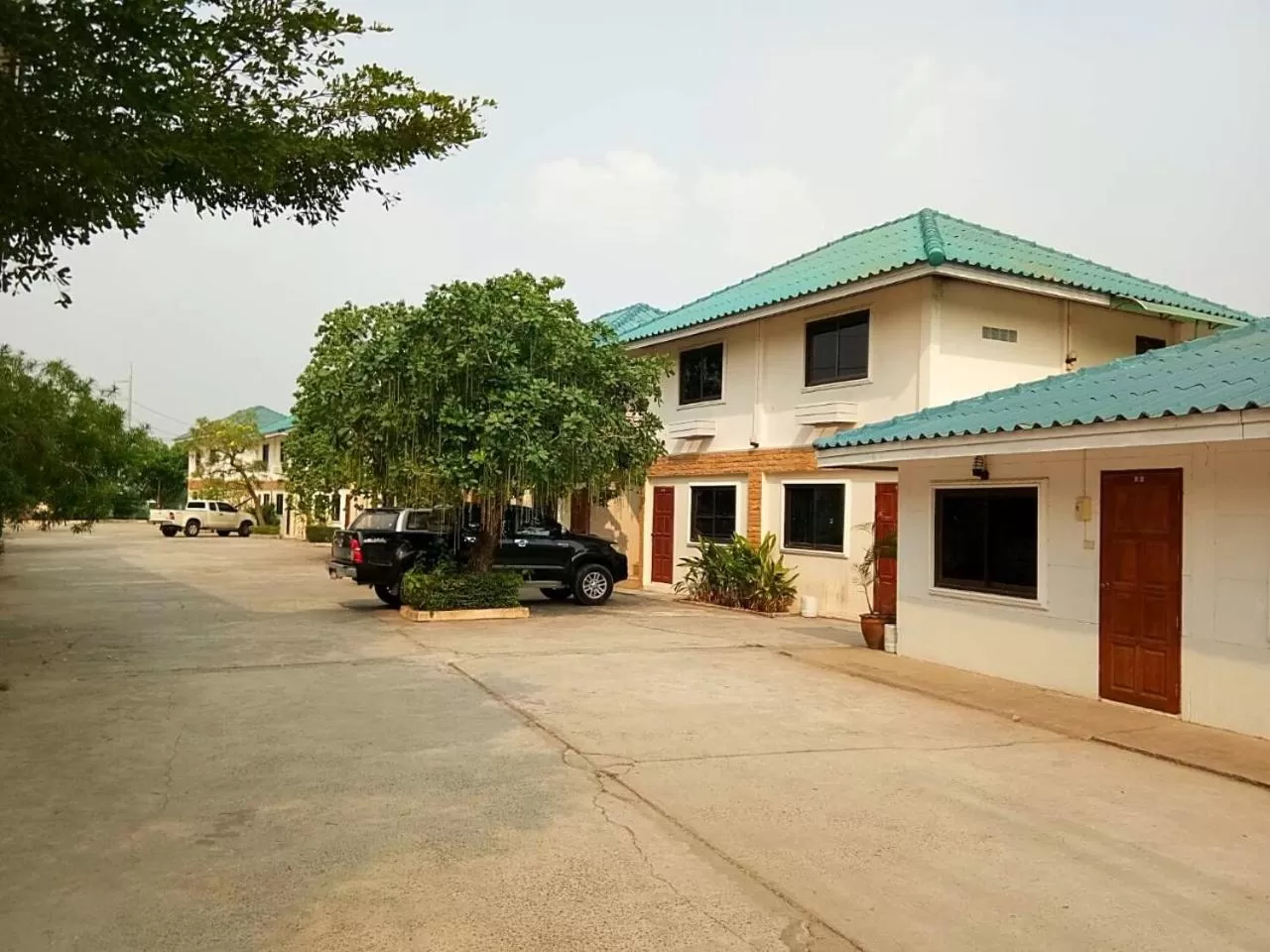 Facade/entrance in โรงแรมฟ้าพราวฝน Fah Proud Fon Hotel