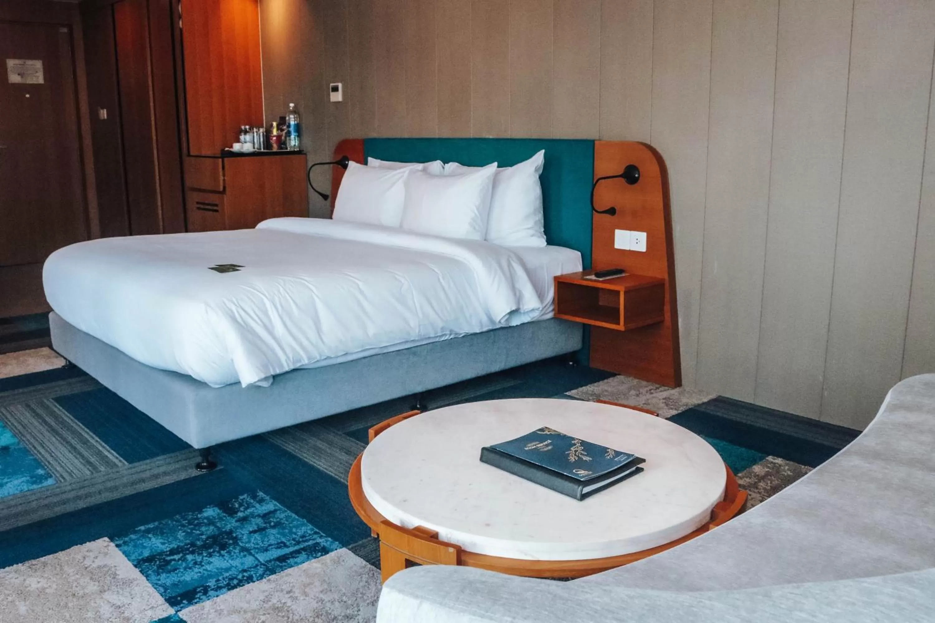 Restaurant/places to eat, Bed in Quinter Central Nha Trang