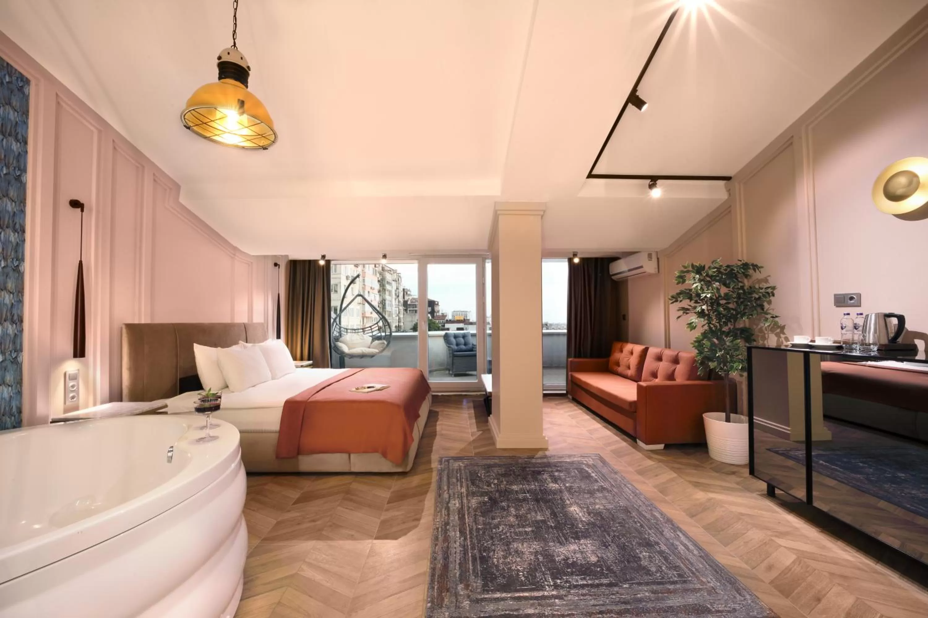 Photo of the whole room, Bed in Harbiye Residence