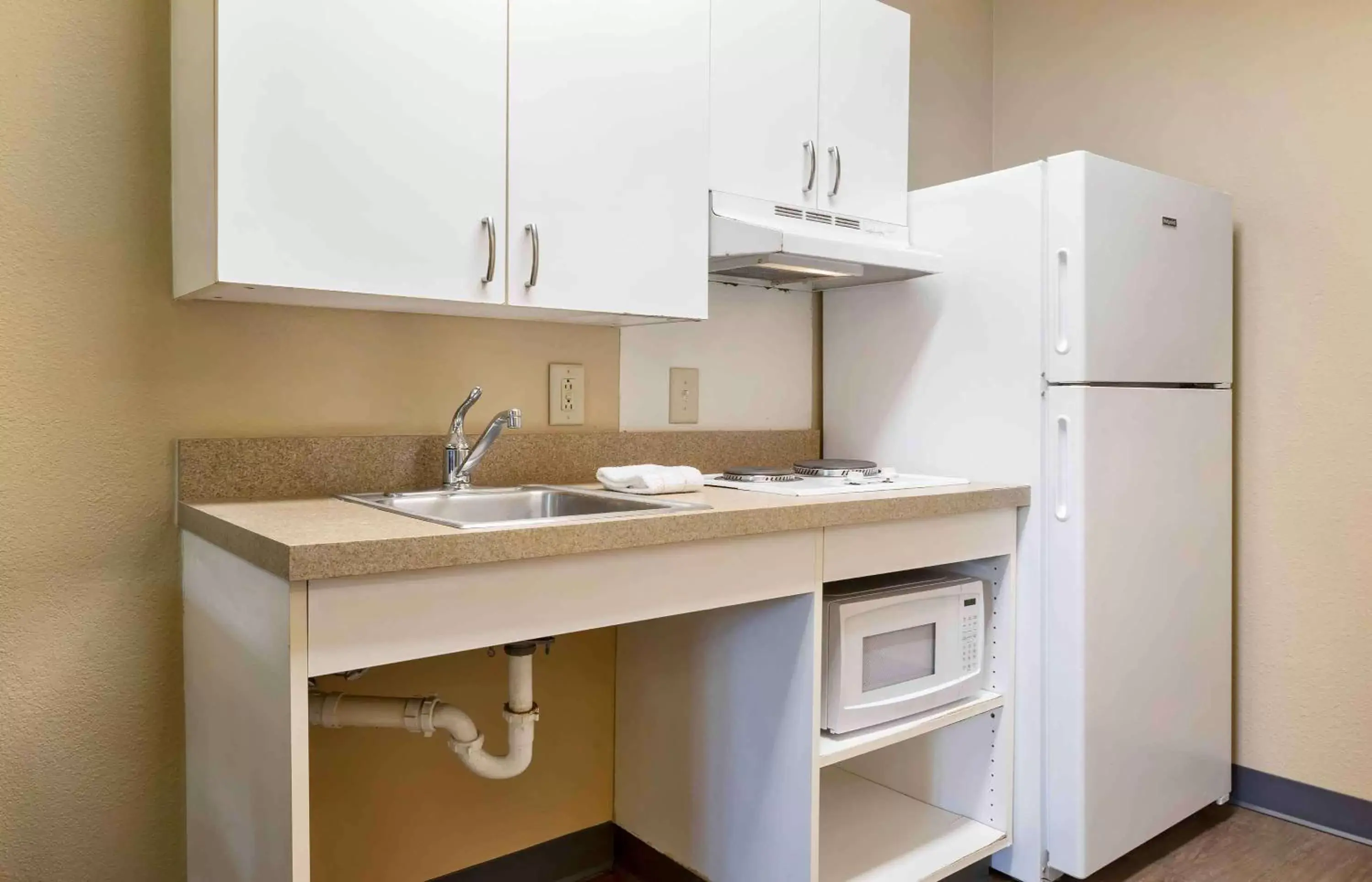 Bedroom, Kitchen/Kitchenette in Extended Stay America Suites - Columbia - Ft Jackson