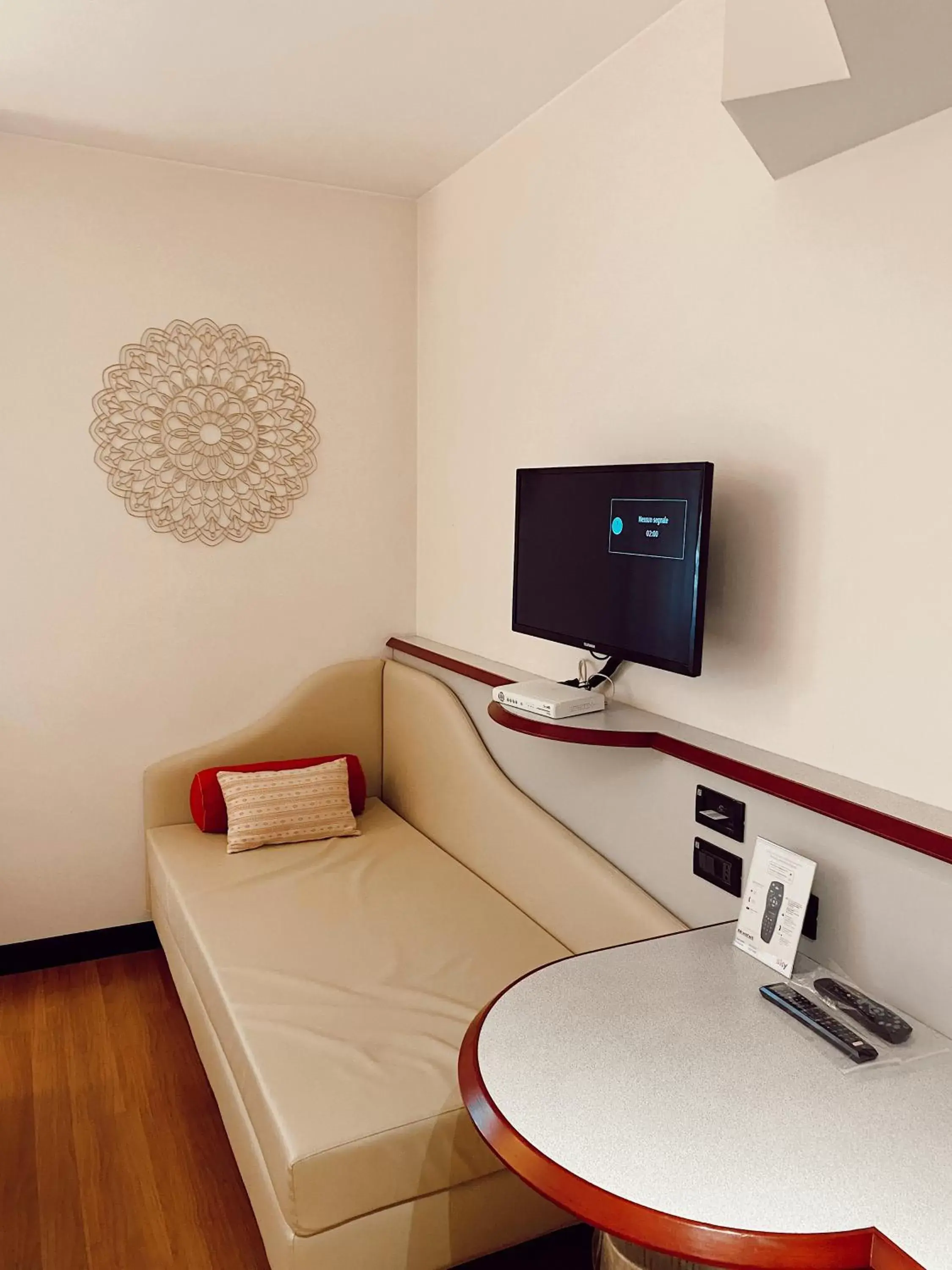 TV and multimedia, TV/Entertainment Center in Best Western Hotel Solaf