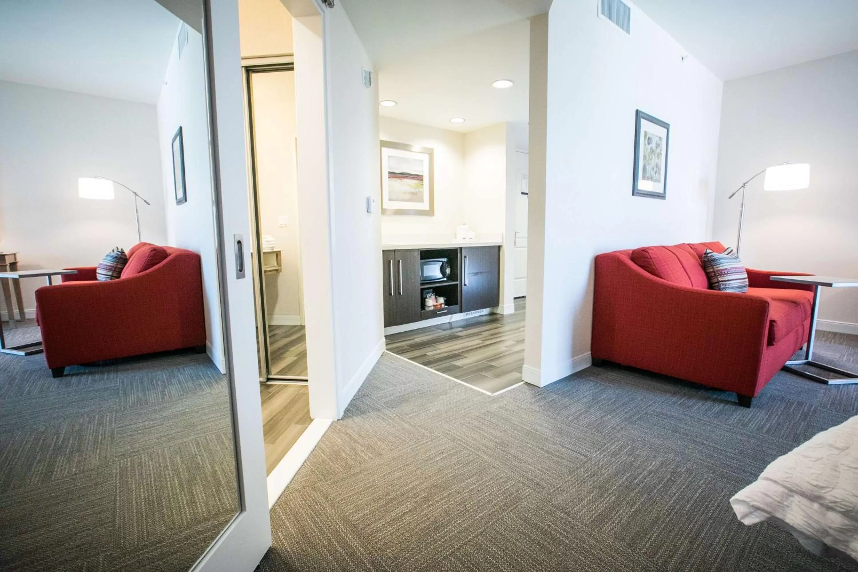 Bed in Hampton Inn & Suites Tempe/Phoenix Airport, Az