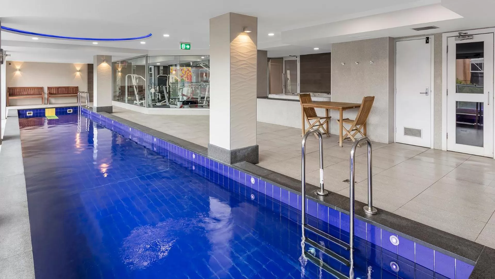 Swimming pool in Oaks Adelaide Embassy Suites