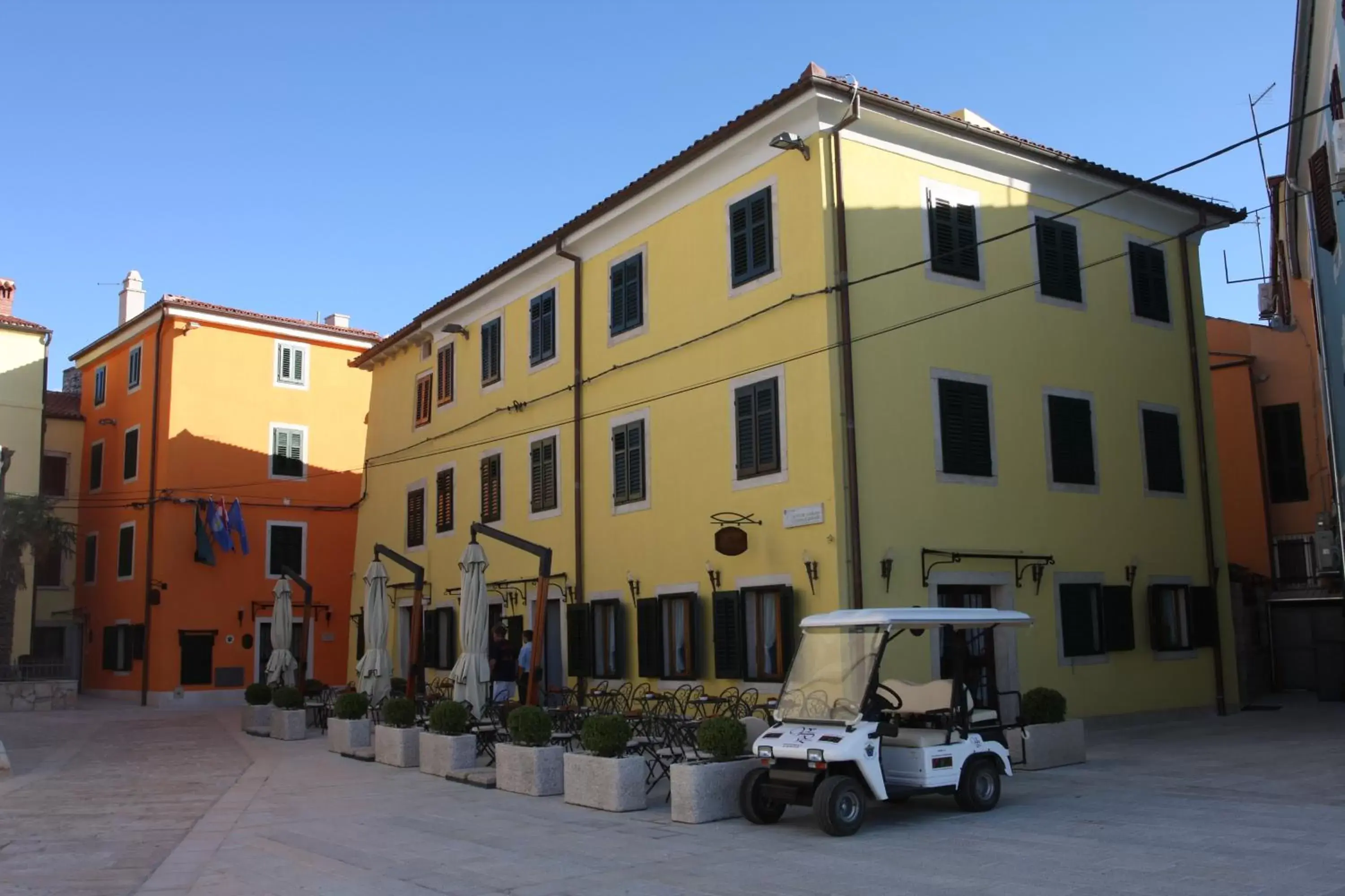 Facade/entrance, Property Building in Villetta Phasiana