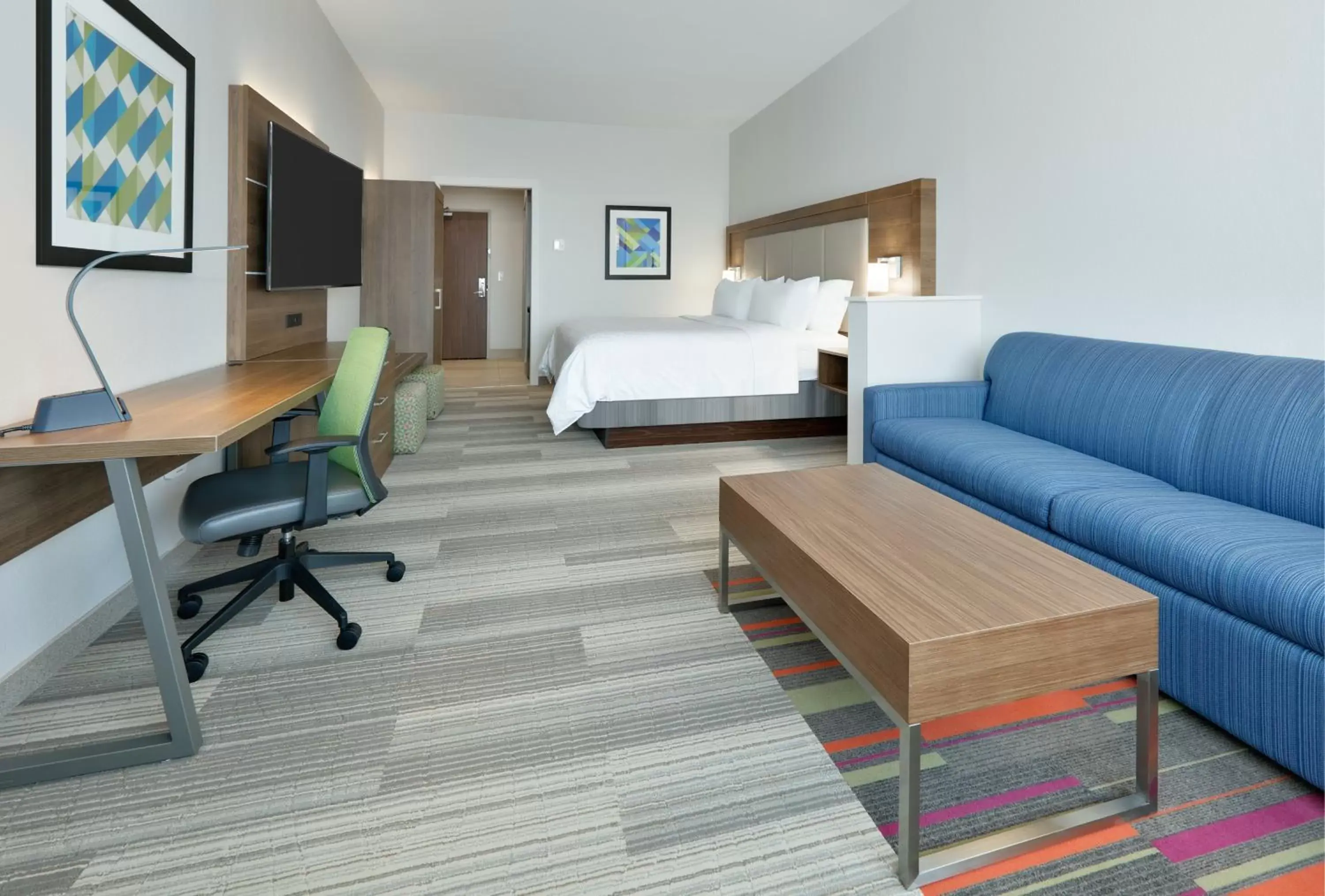 Photo of the whole room, Bed in Holiday Inn Express & Suites Fort Worth North - Northlake by IHG Photo of the whole room, Bed in Holiday Inn Express & Suites Fort Worth North - Northlake by IHG