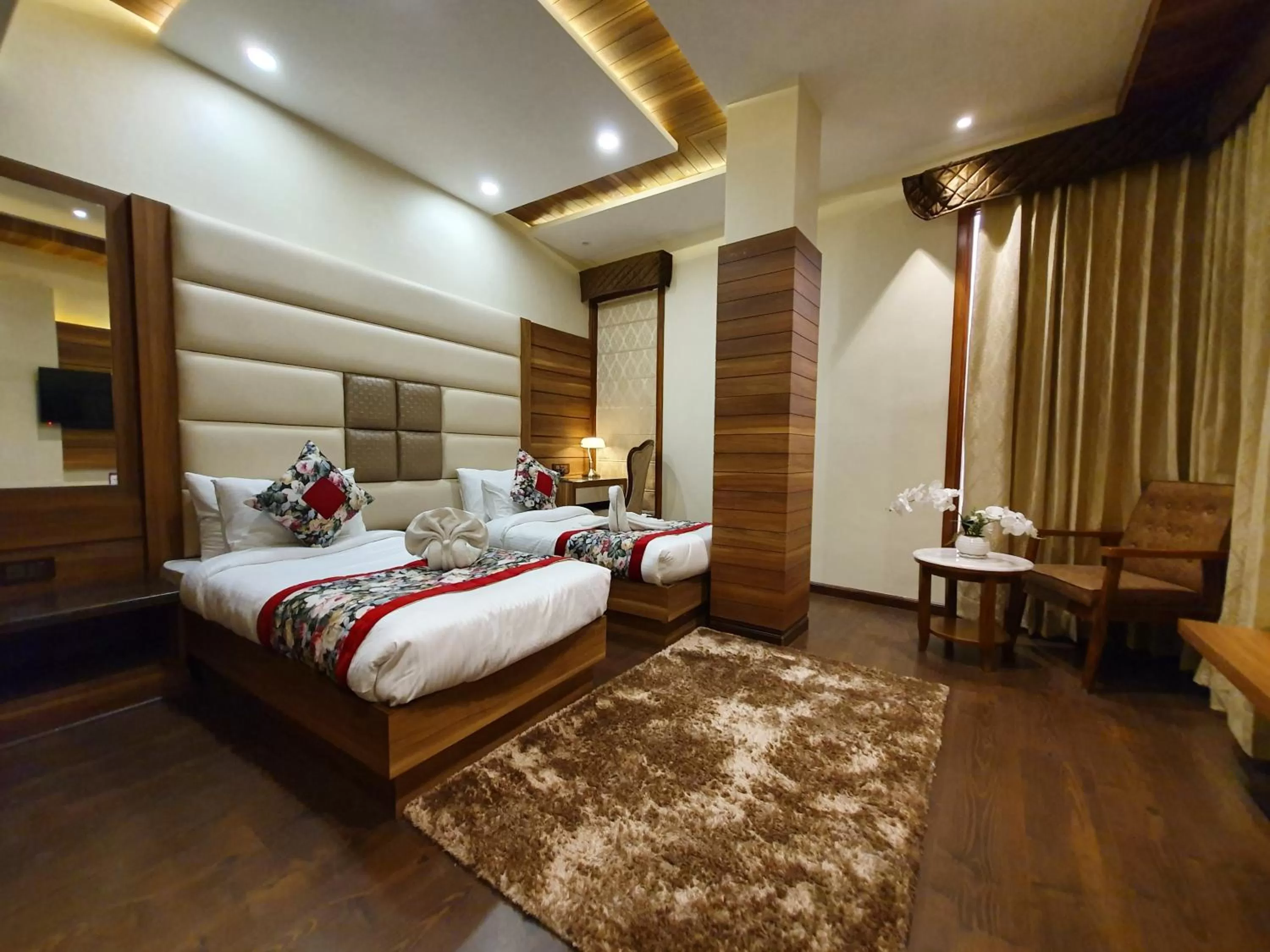 Bed in Hotel Makhan Residency