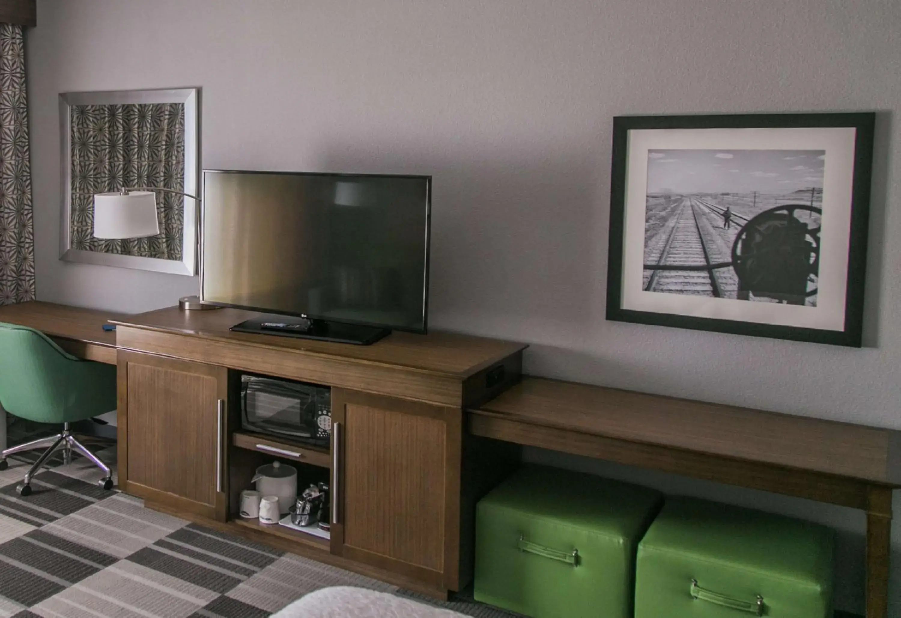 Bedroom, TV/Entertainment Center in Hampton Inn By Hilton & Suites Amarillo-East, TX