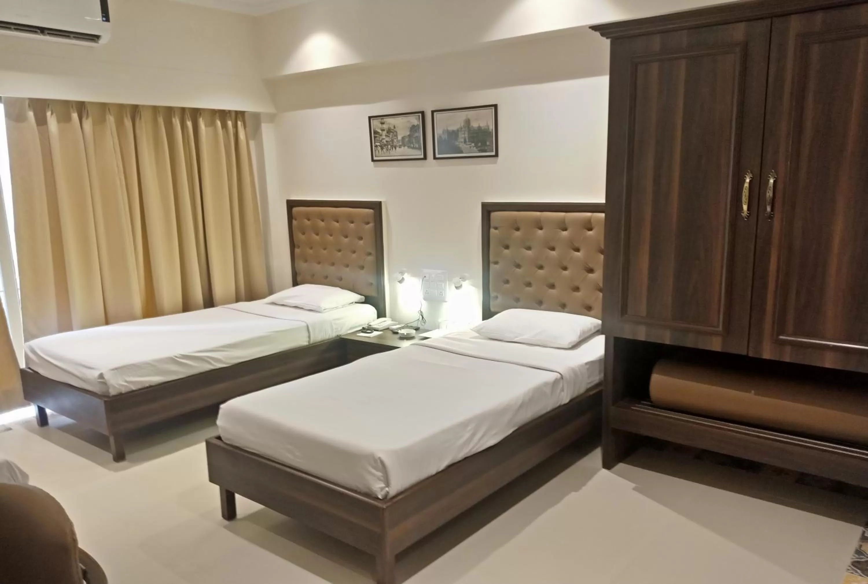 Bedroom, Bed in West End Hotel Opp Bombay Hospital