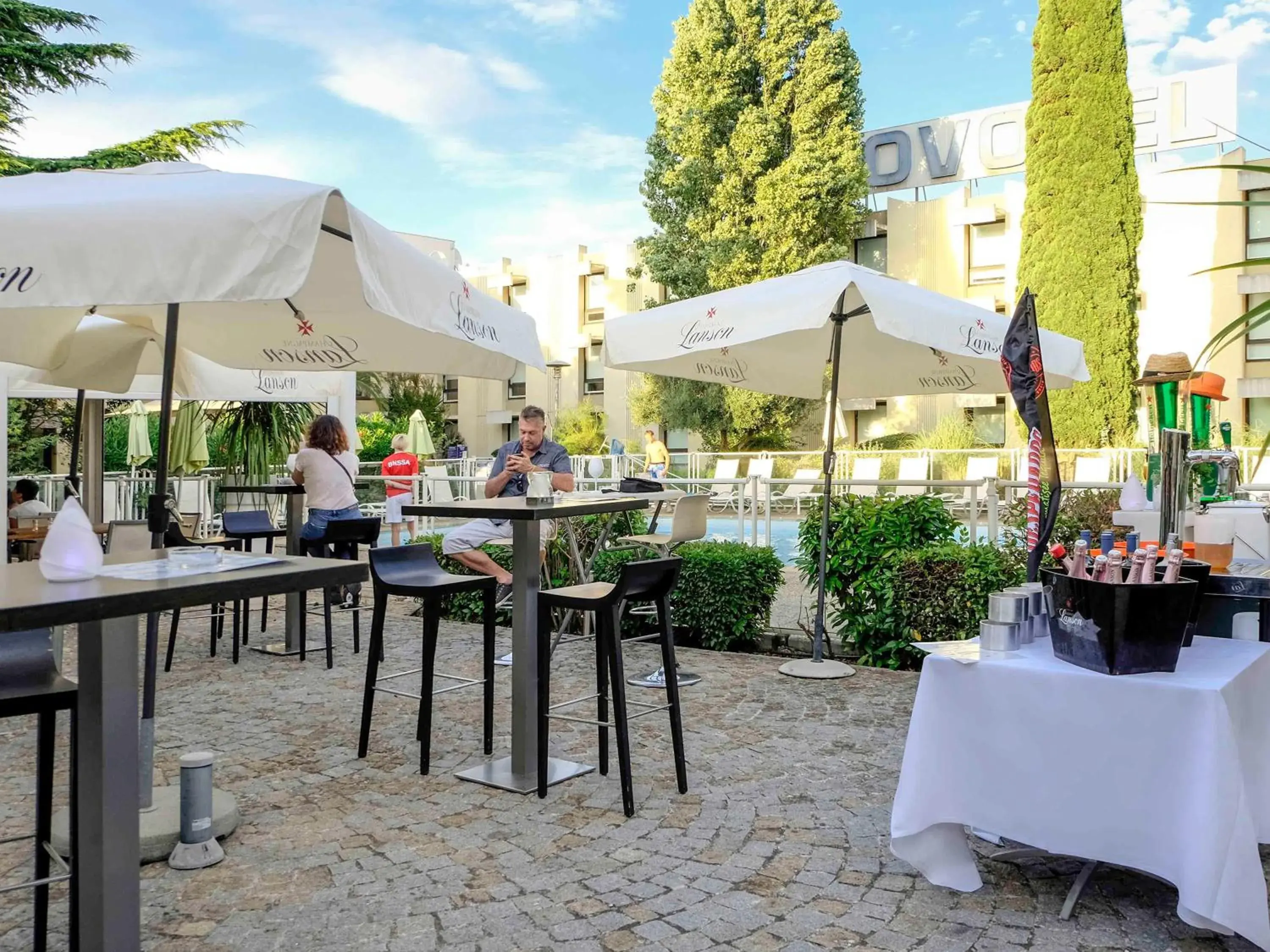 Business facilities, Restaurant/Places to Eat in Novotel Marseille Est