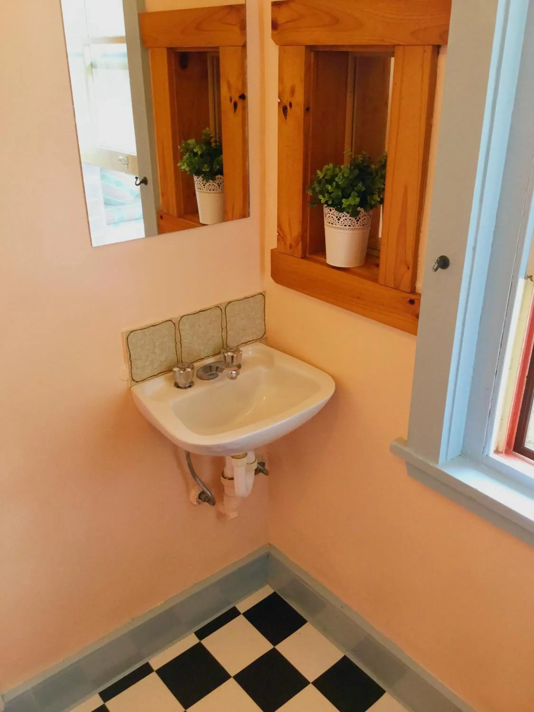 Toilet, Bathroom in Katoomba Mountain Lodge