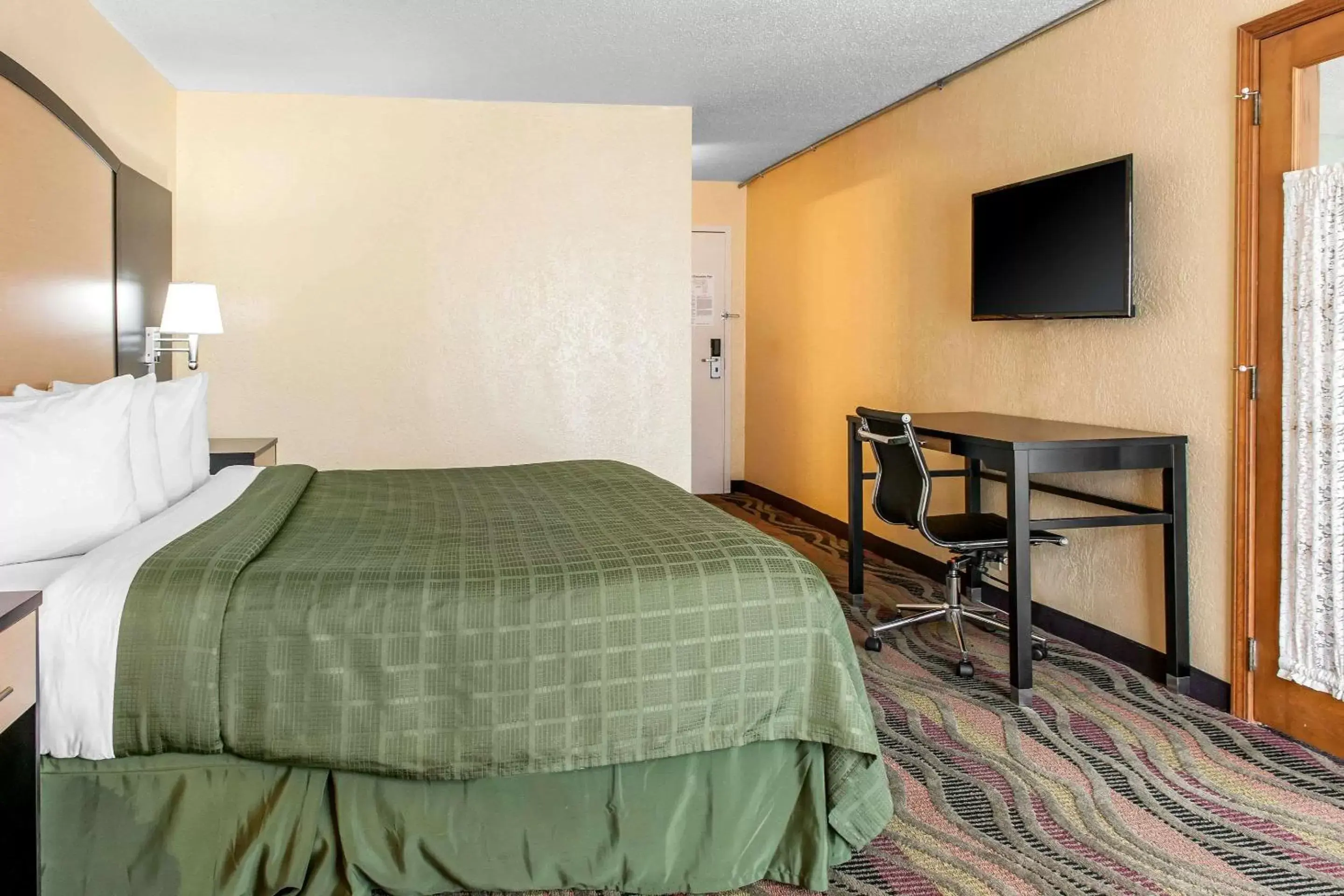 Bedroom, Bed in Quality Inn Conference Center Logansport
