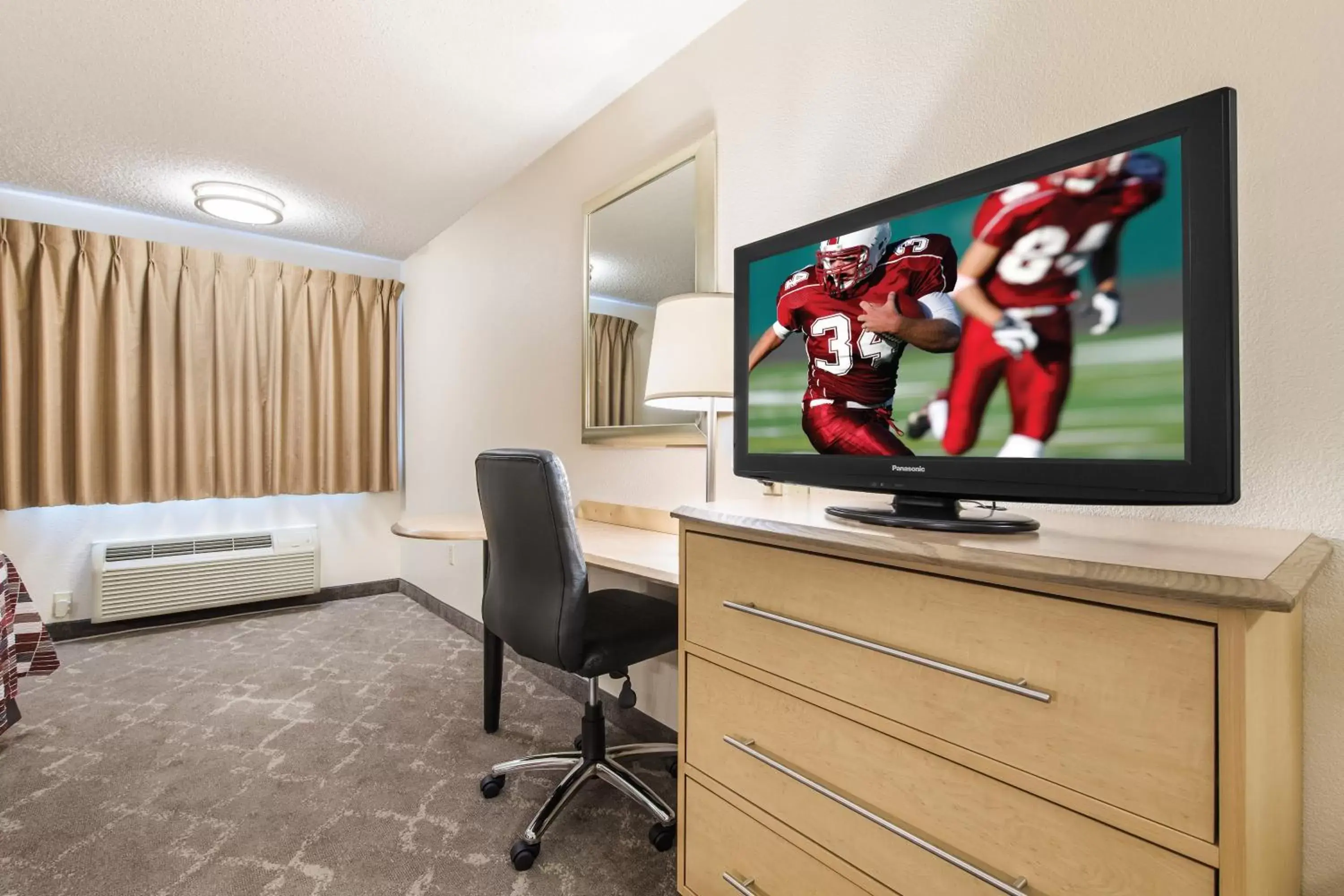 Photo of the whole room, TV/Entertainment Center in Red Roof Inn Seattle Airport - SEATAC