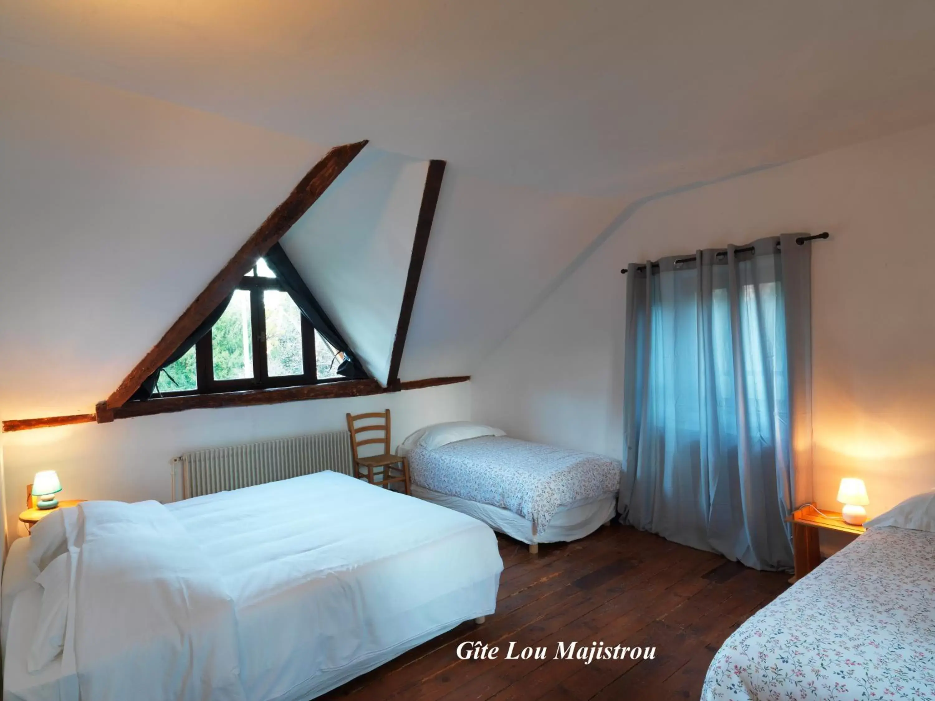 Day, Bed in Hotel Logis - Chateau de Beauregard