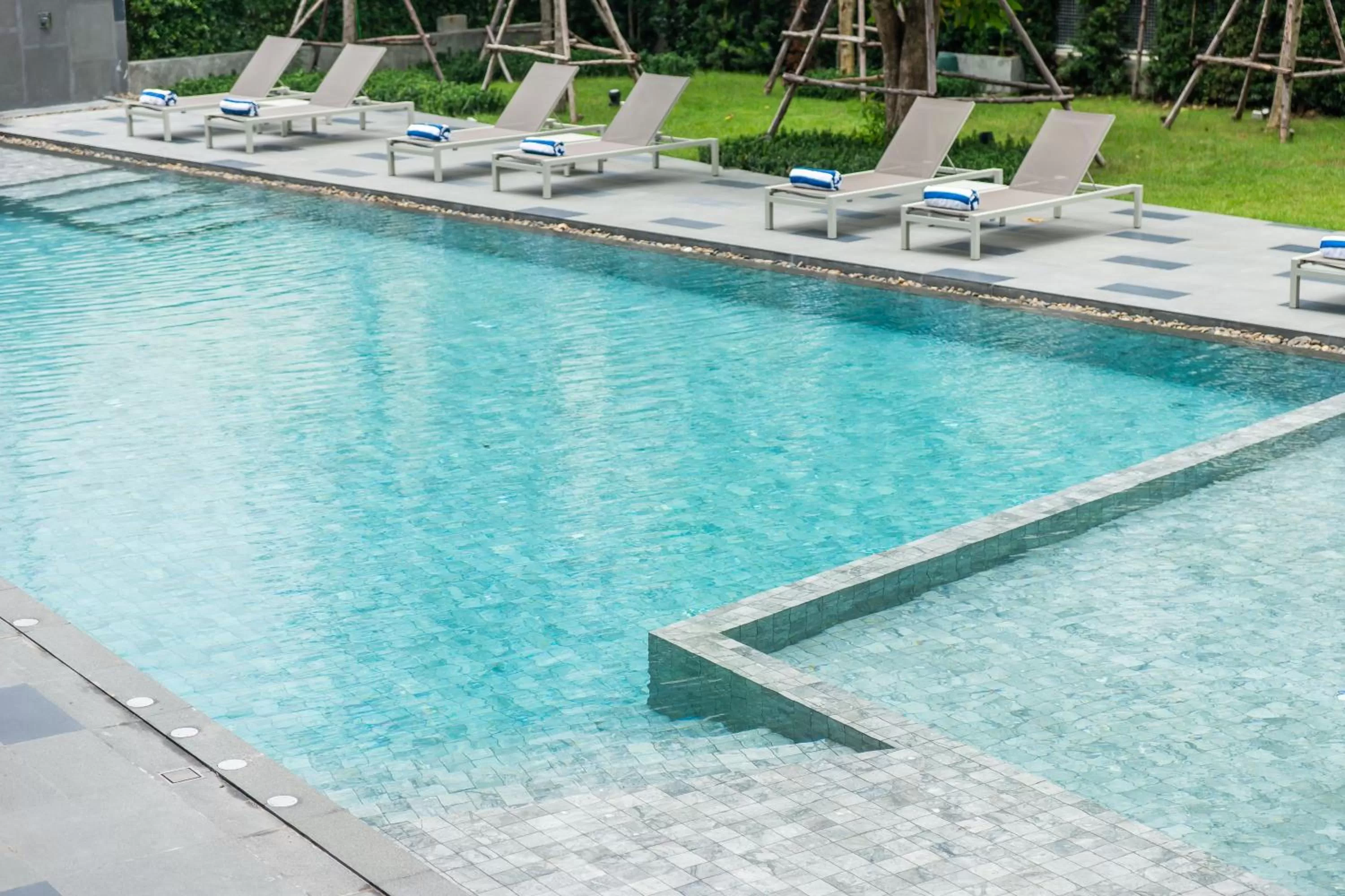 Swimming pool in Best Western Plus Nexen Pattaya