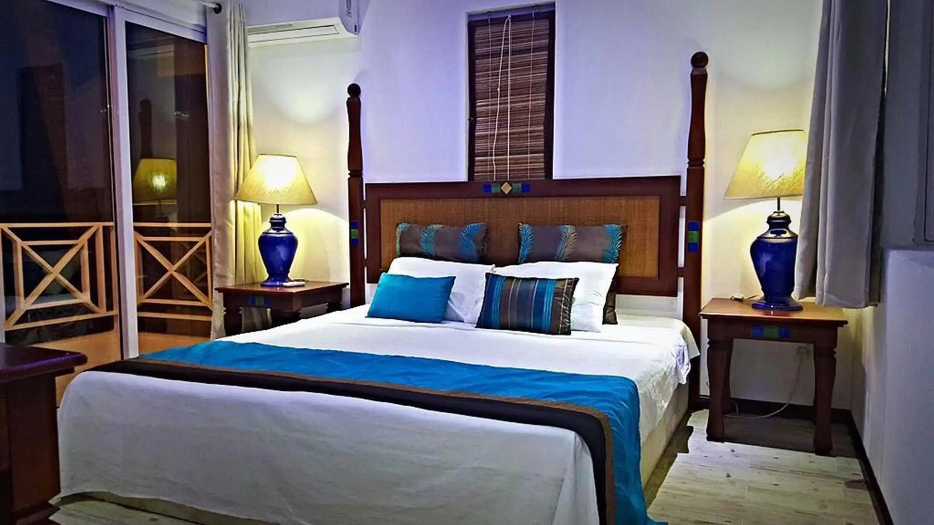 Balcony/Terrace, Bed in Ocean Villas Apart Hotel